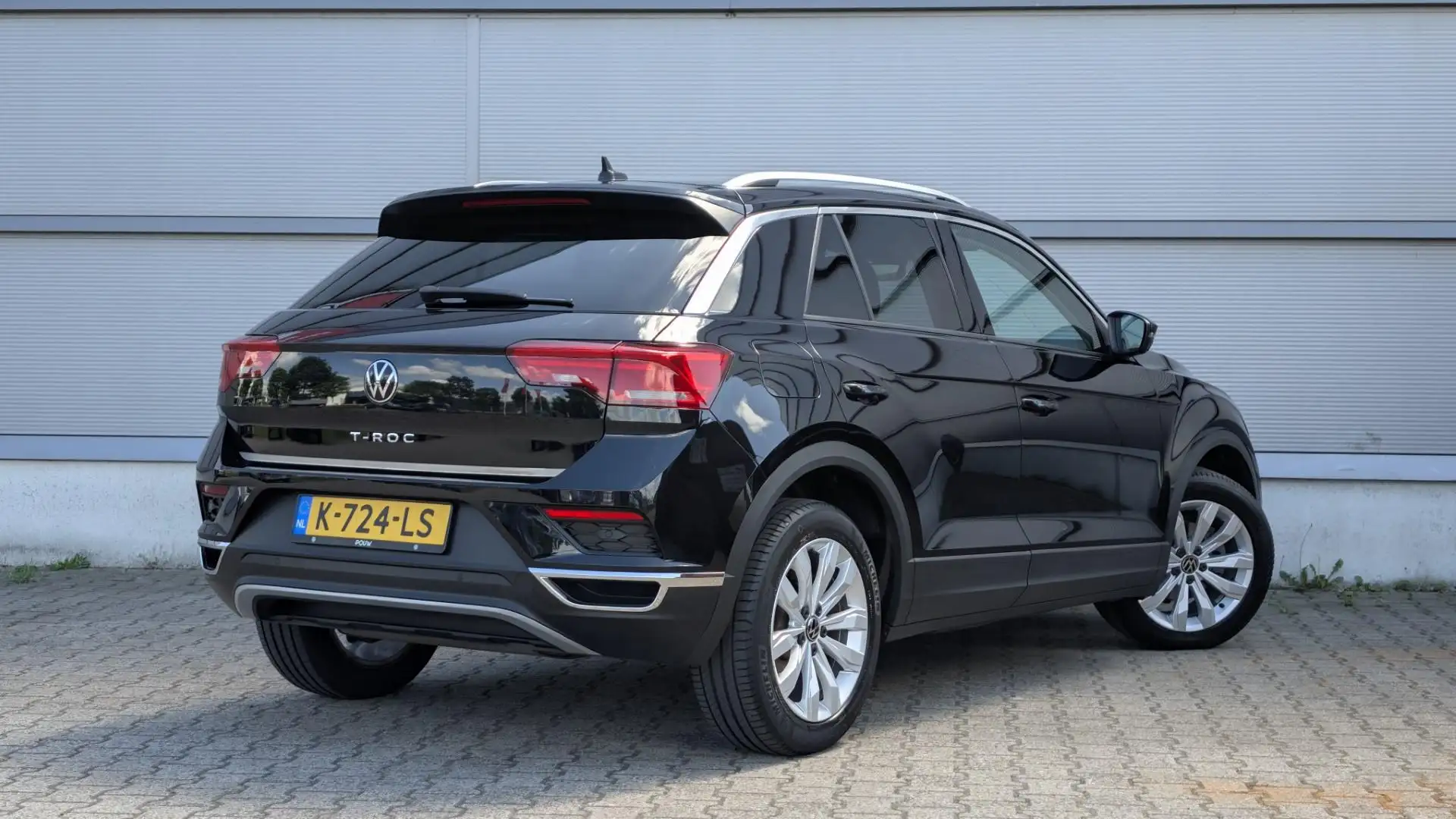 Volkswagen T-Roc 1.0 TSI 110pk Style | Navigatie | Camera | Elektri Negro - 2