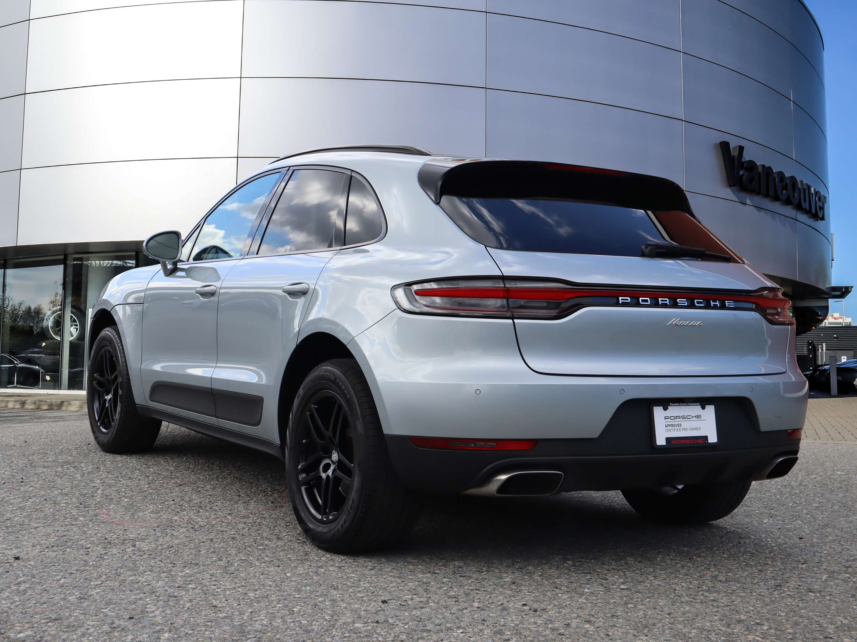 2021 Porsche Macan AWD alt 3