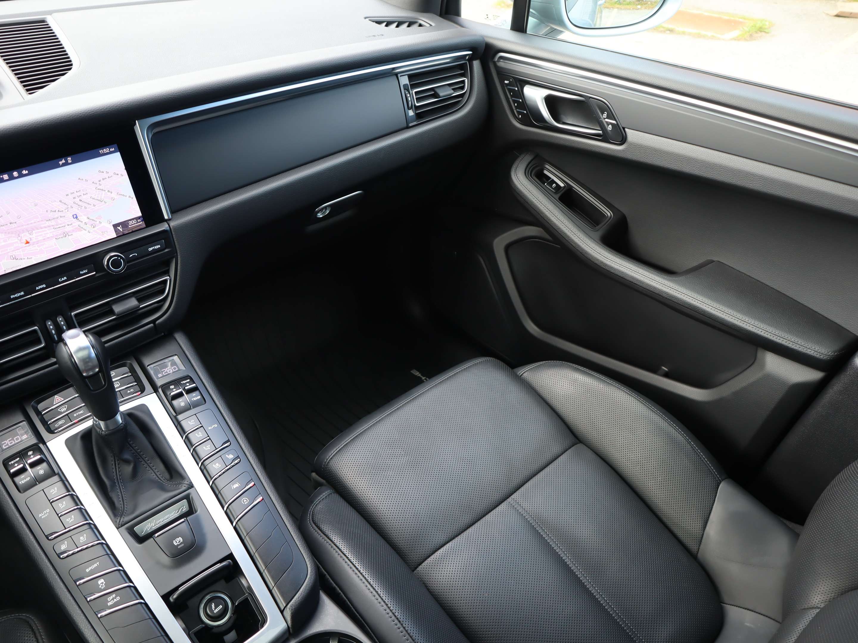 2021 Porsche Macan AWD thumb 17