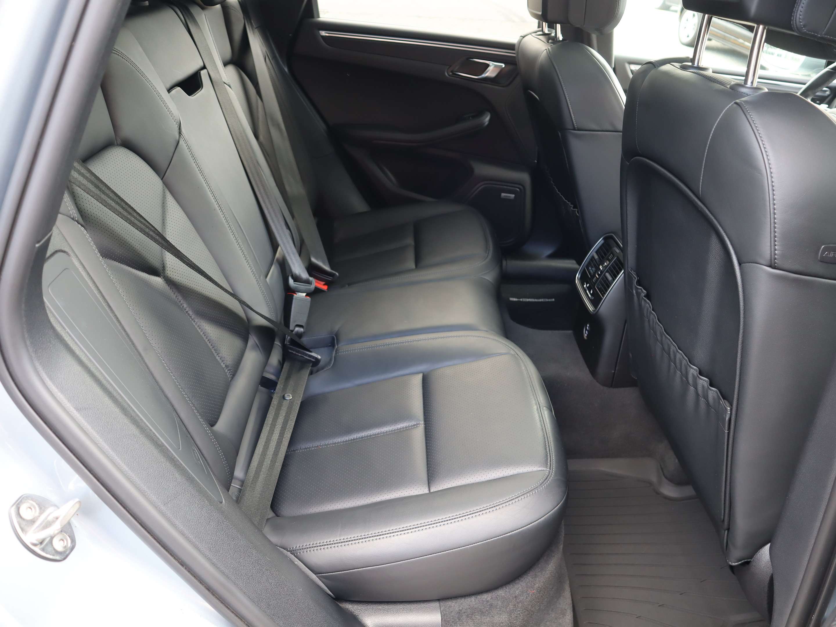 2021 Porsche Macan AWD thumb 27