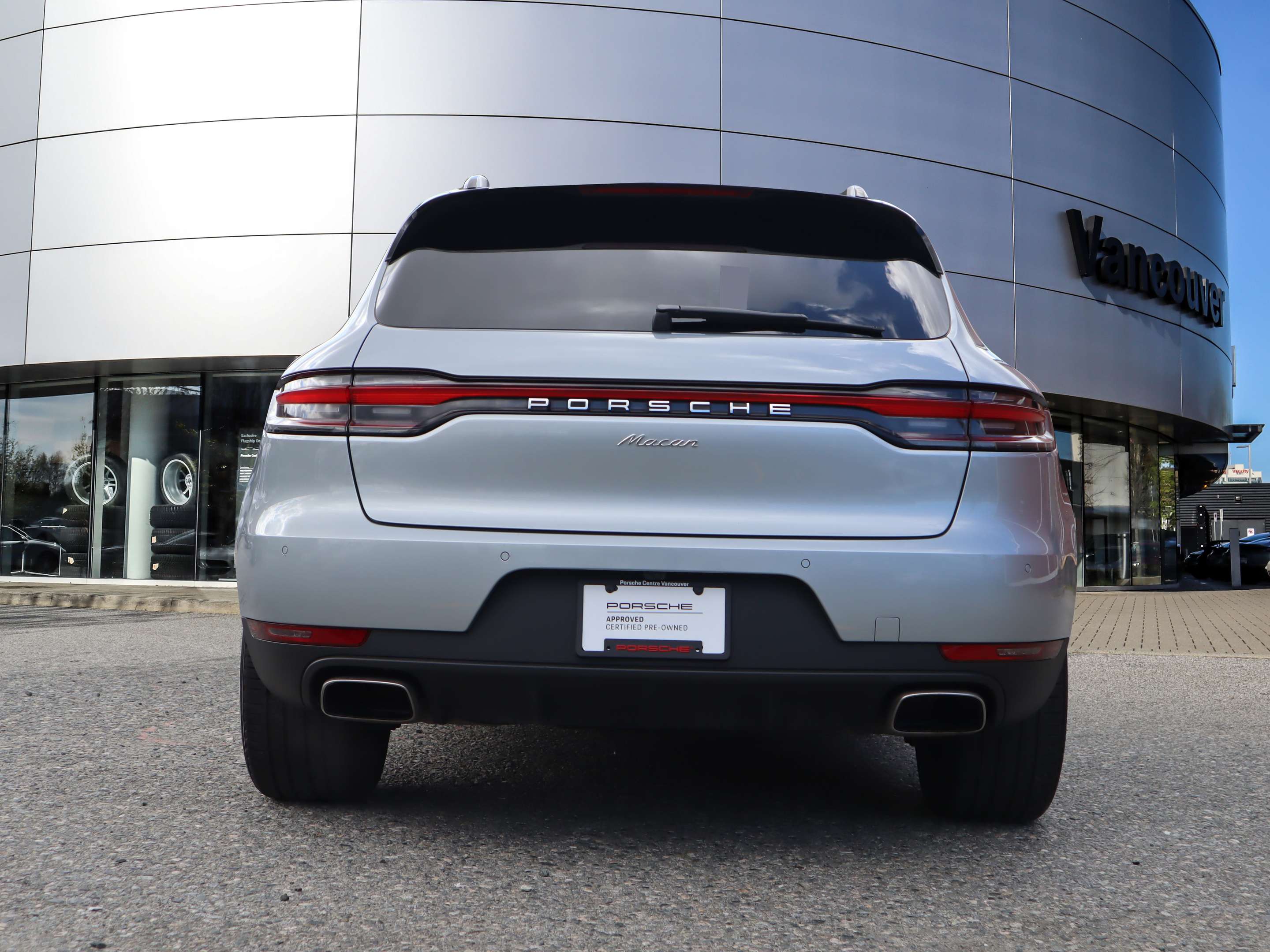 2021 Porsche Macan AWD alt 4