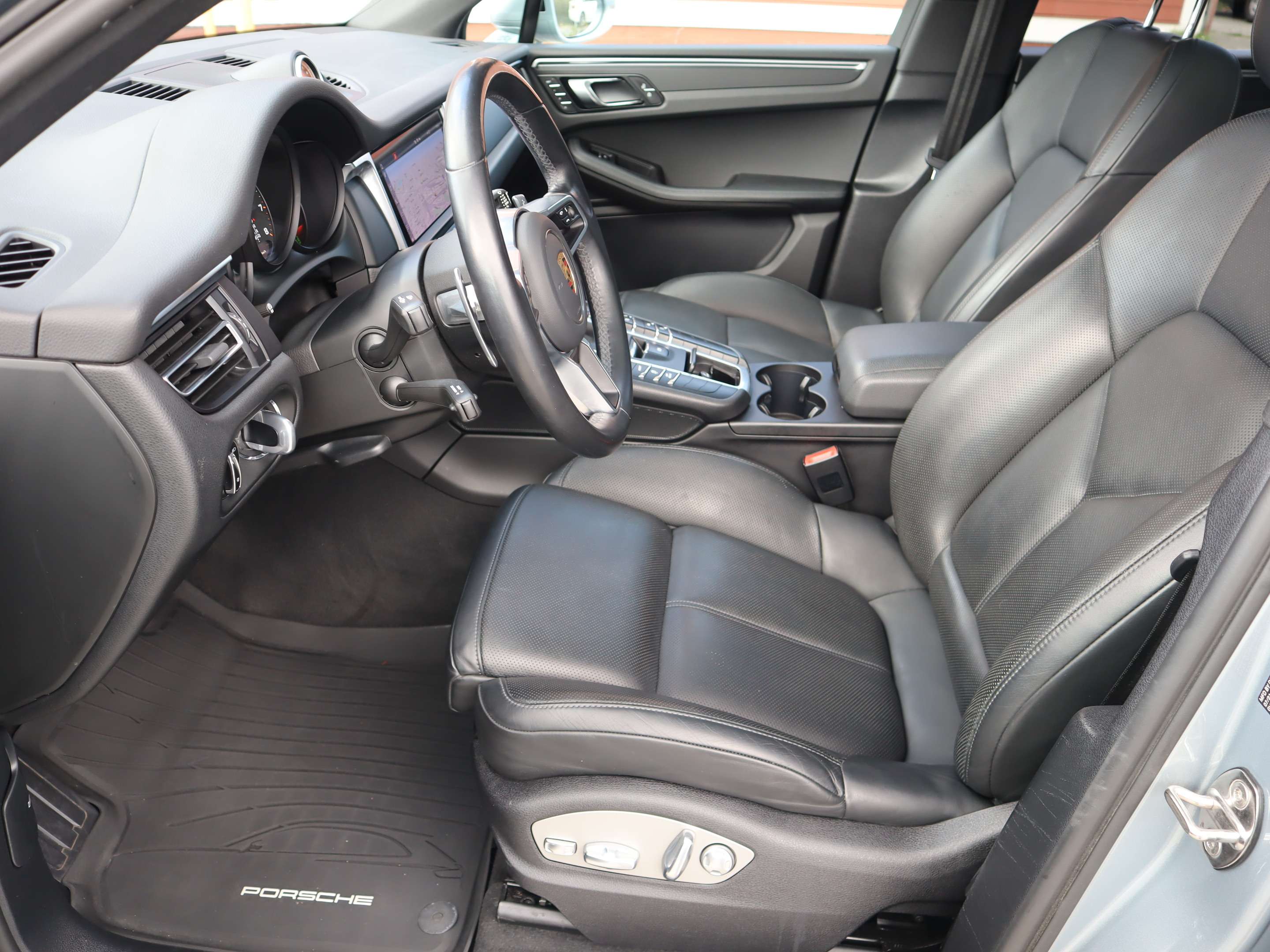 2021 Porsche Macan AWD thumb 13