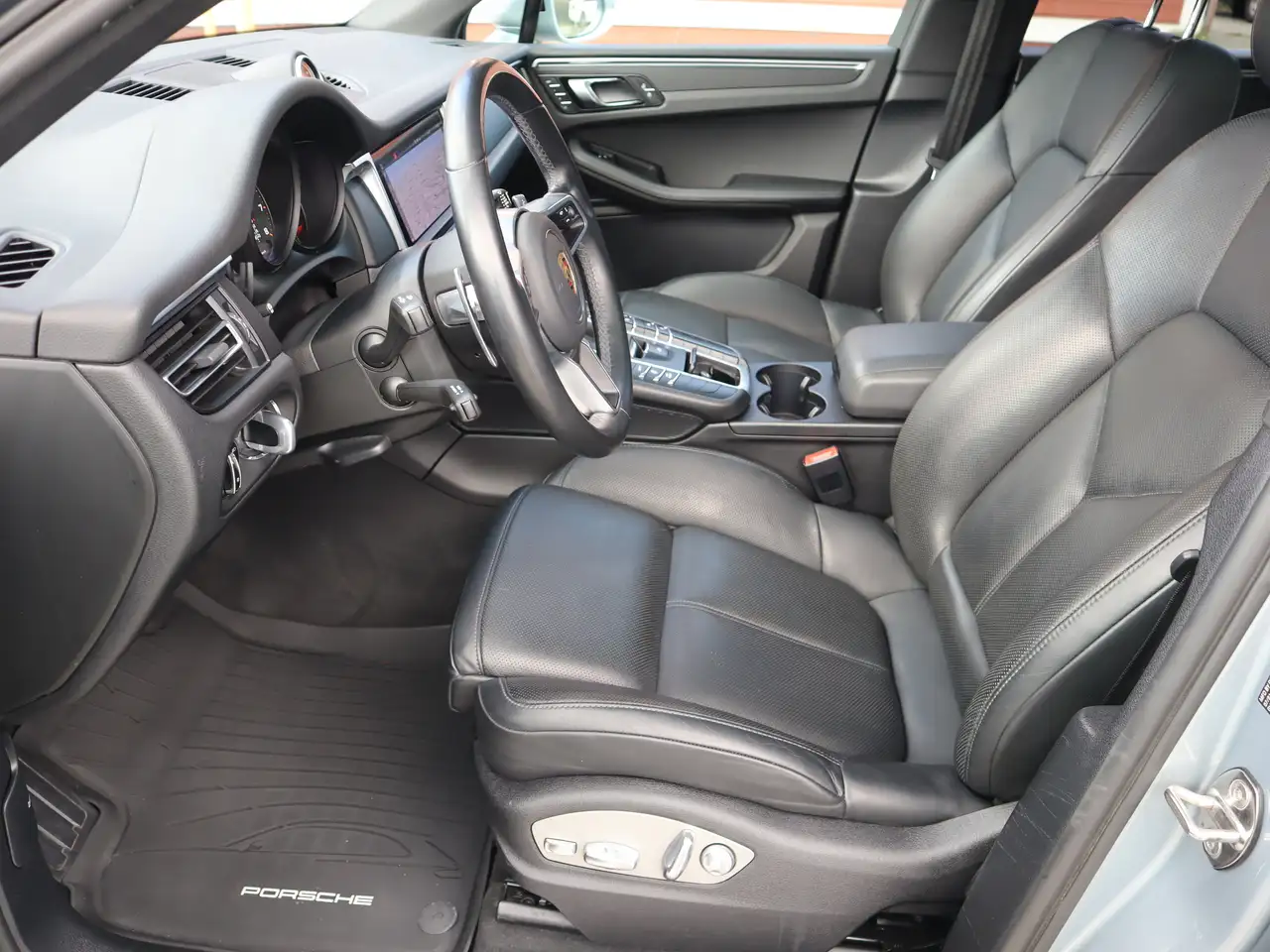 Porsche Macan снимка Porsche Macan