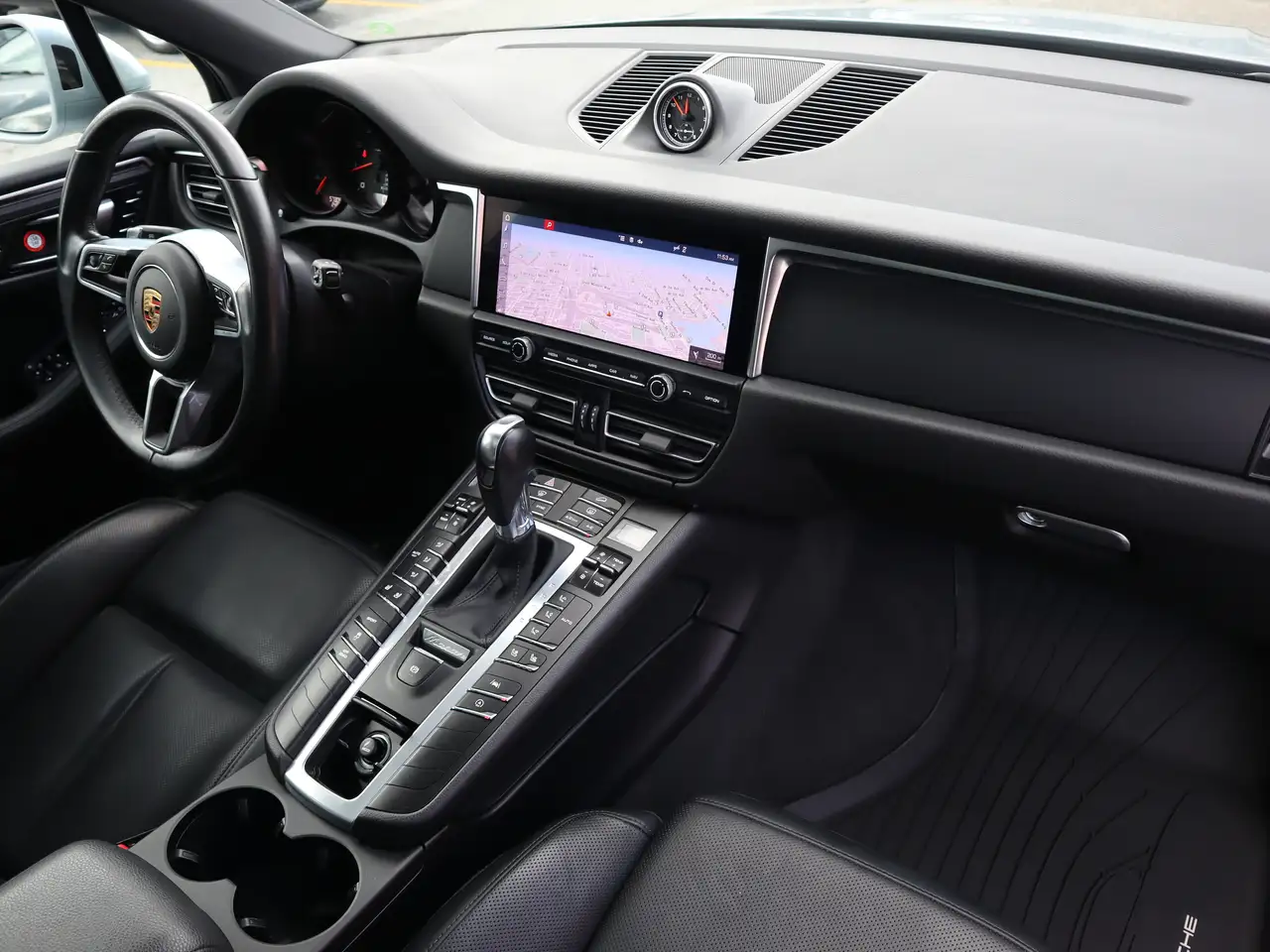 Porsche Macan снимка Porsche Macan