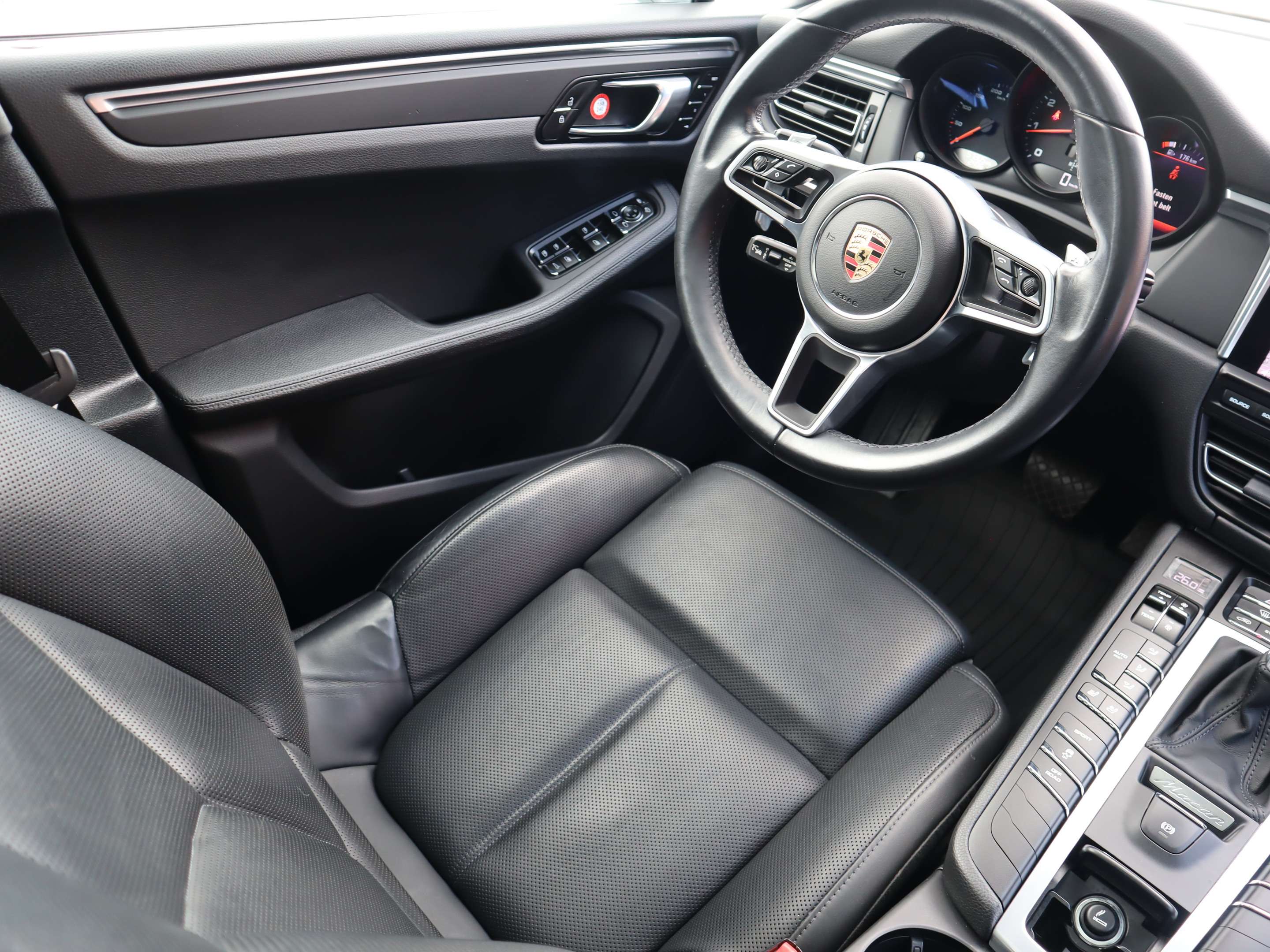 2021 Porsche Macan AWD thumb 15
