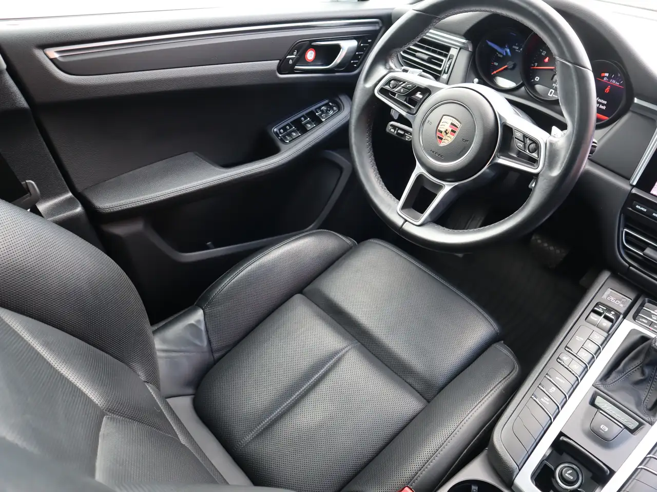 Porsche Macan снимка Porsche Macan