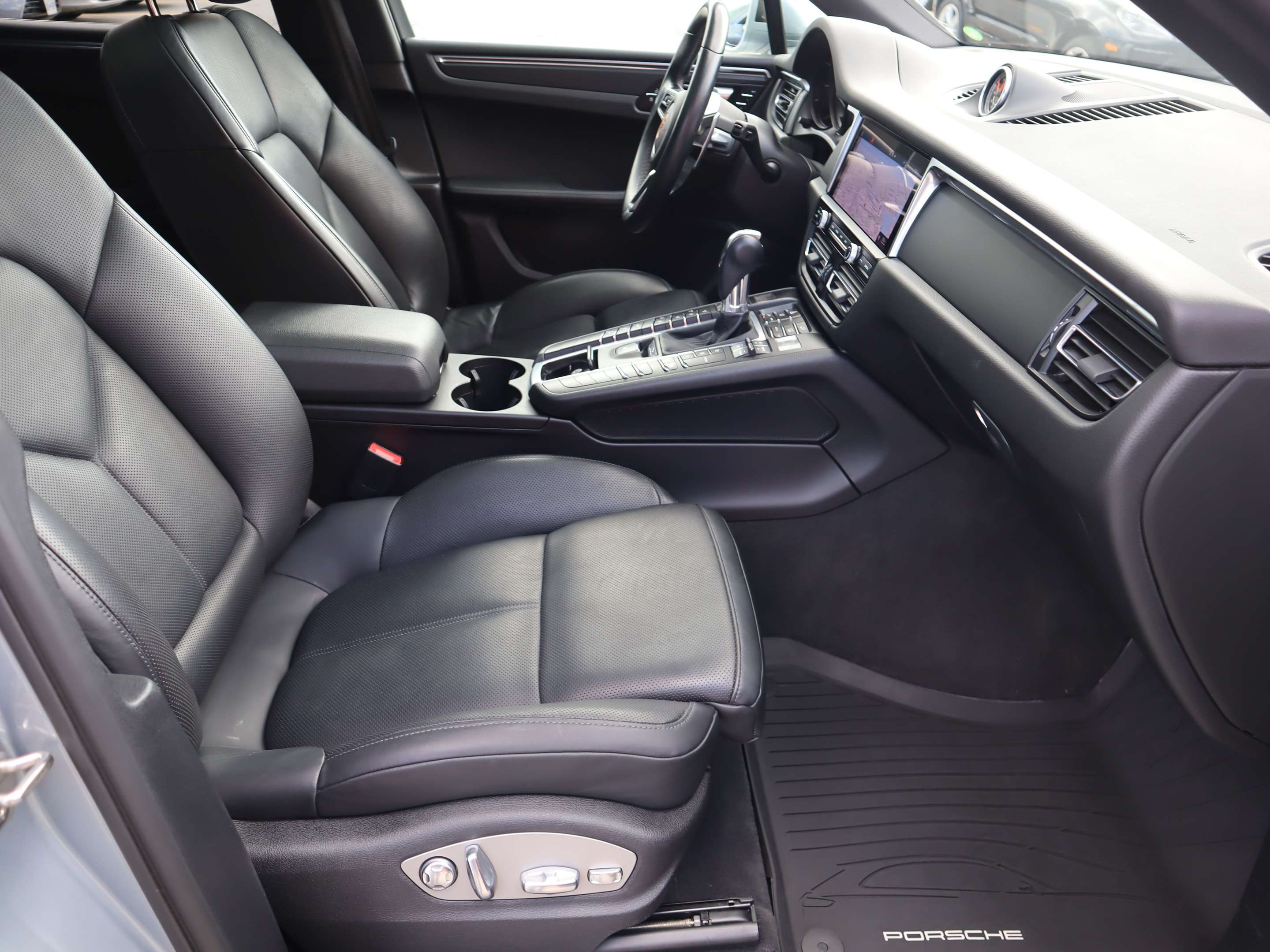 2021 Porsche Macan AWD thumb 25