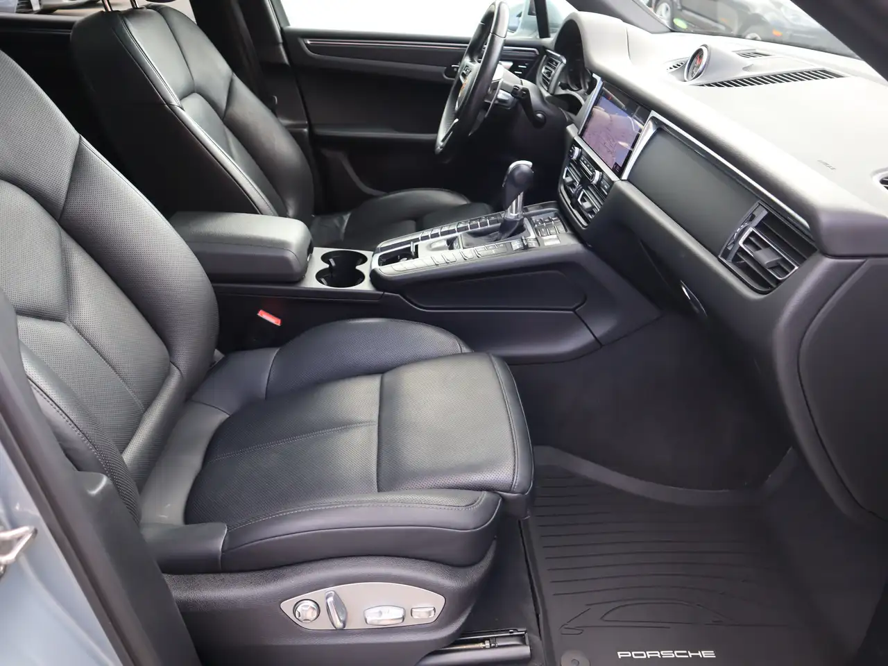 Porsche Macan снимка Porsche Macan