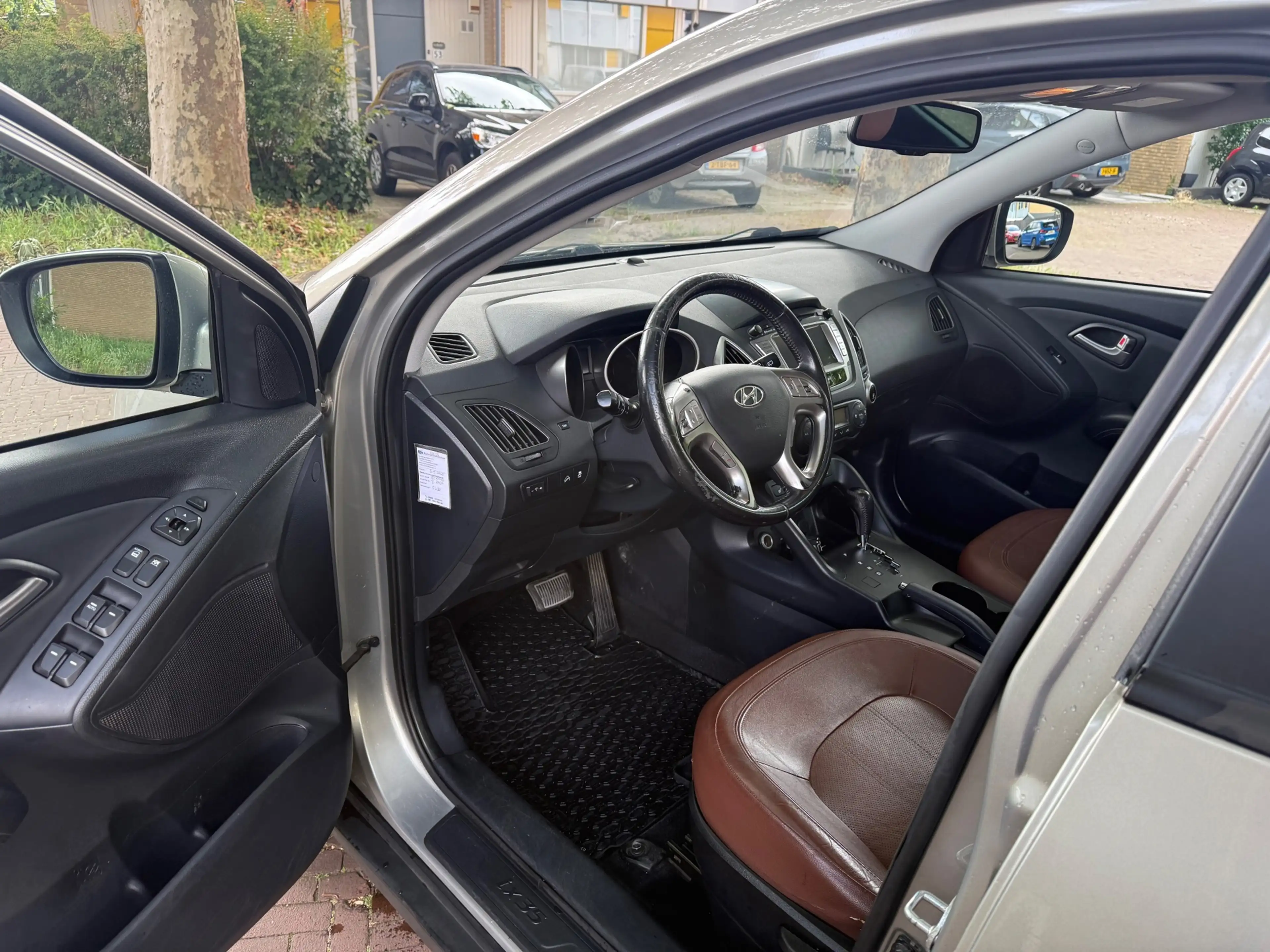 Hyundai iX35 AUTOMAAT / Panorama dak / UNIEK / Veel opties — photo 11