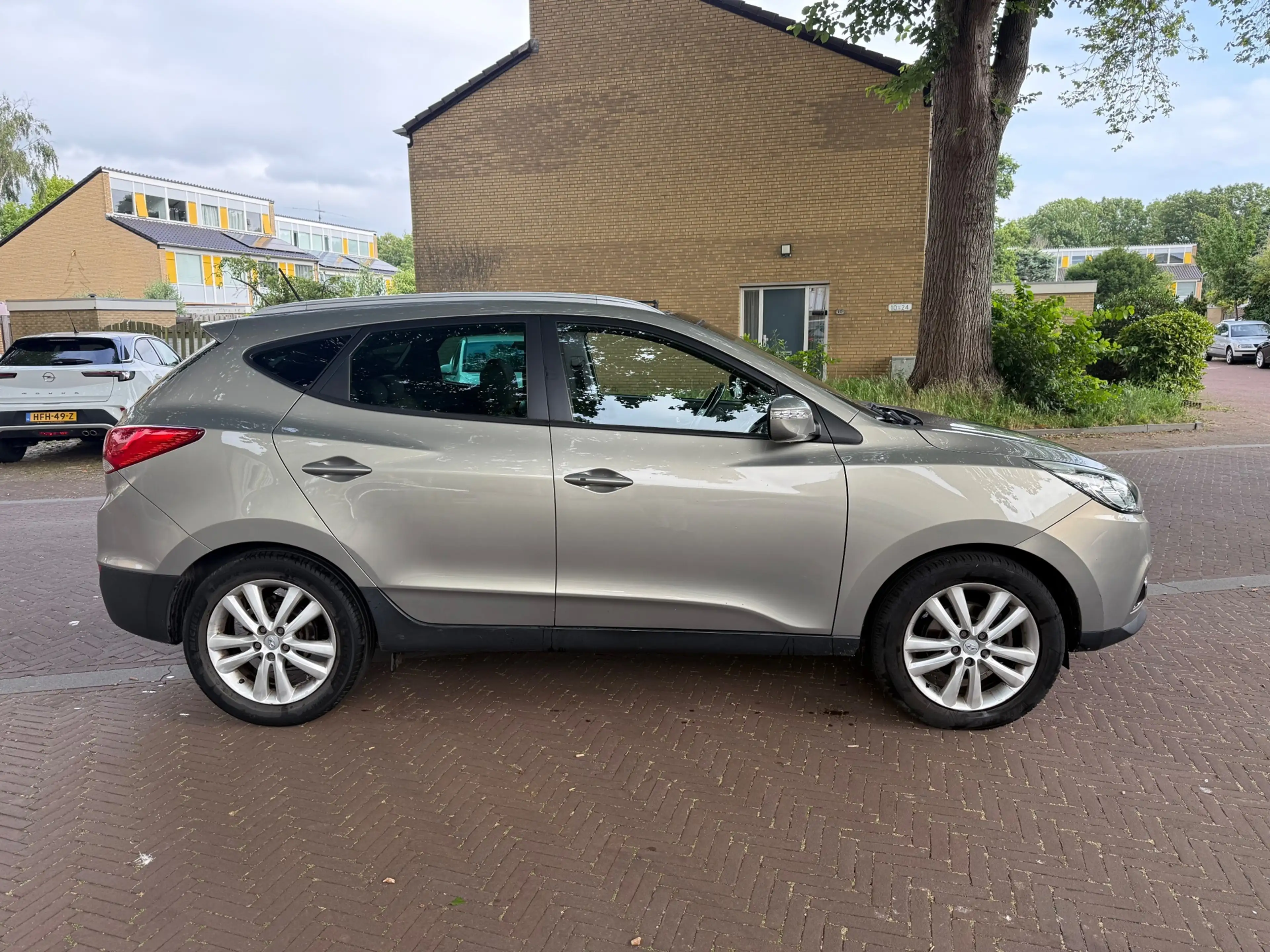 Hyundai iX35 AUTOMAAT / Panorama dak / UNIEK / Veel opties — photo 2