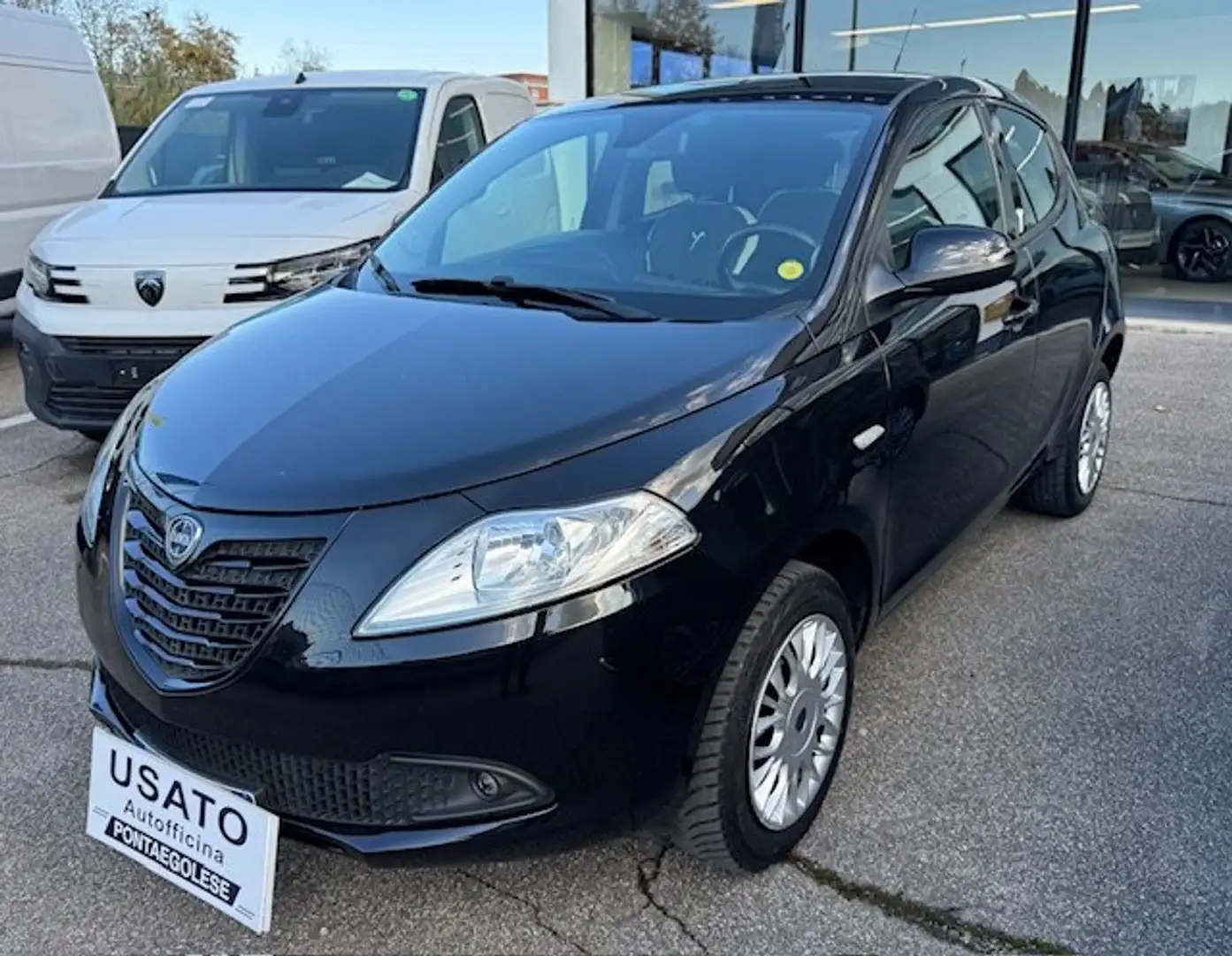 Lancia Ypsilon Ypsilon 0.9 t.air Silver ecochic metano 80cv E6 Negro - 1