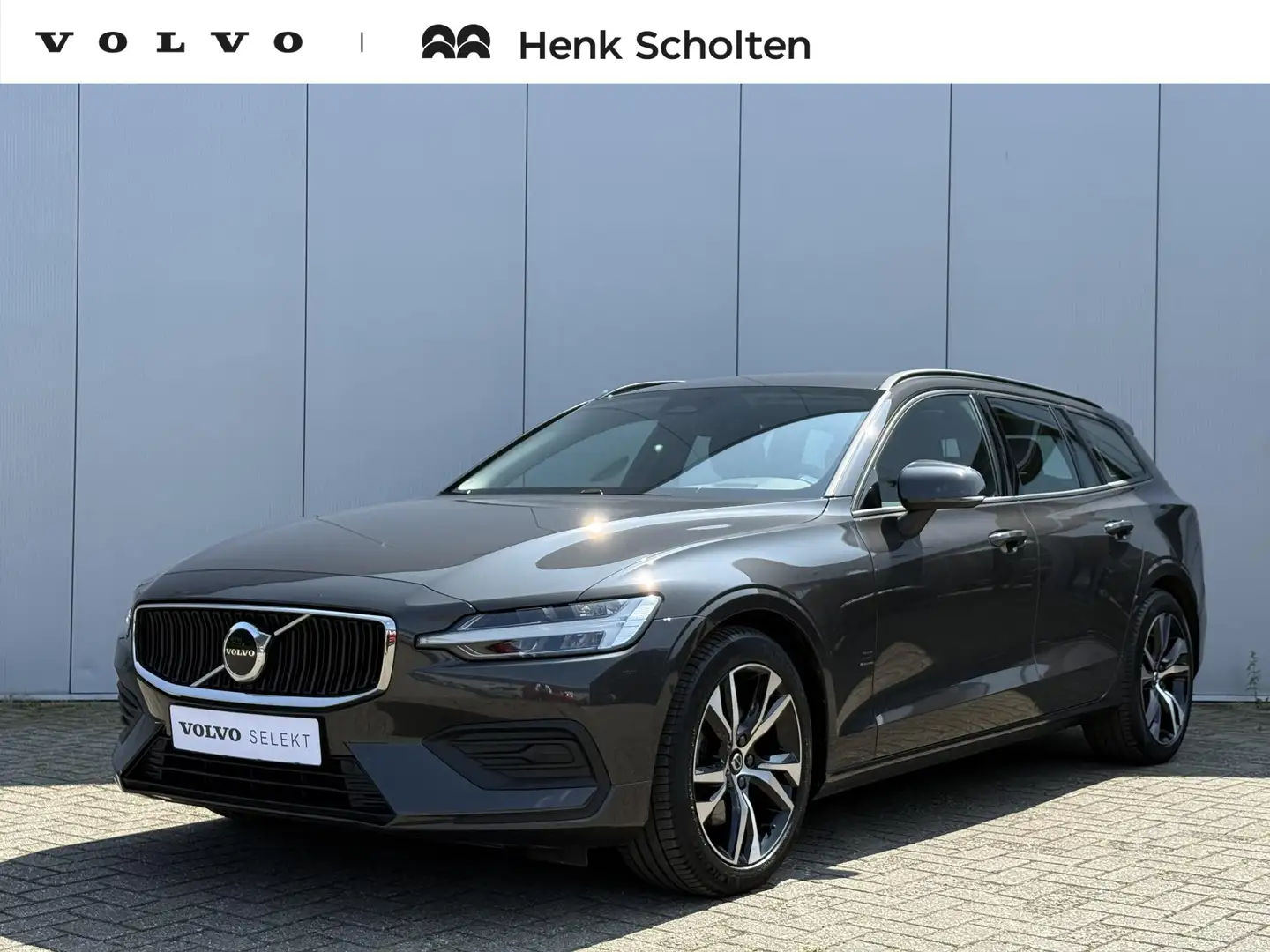 Volvo V60 B3 AUT7 163PK Essential Edition, Trekhaak semi ele Grijs - 1