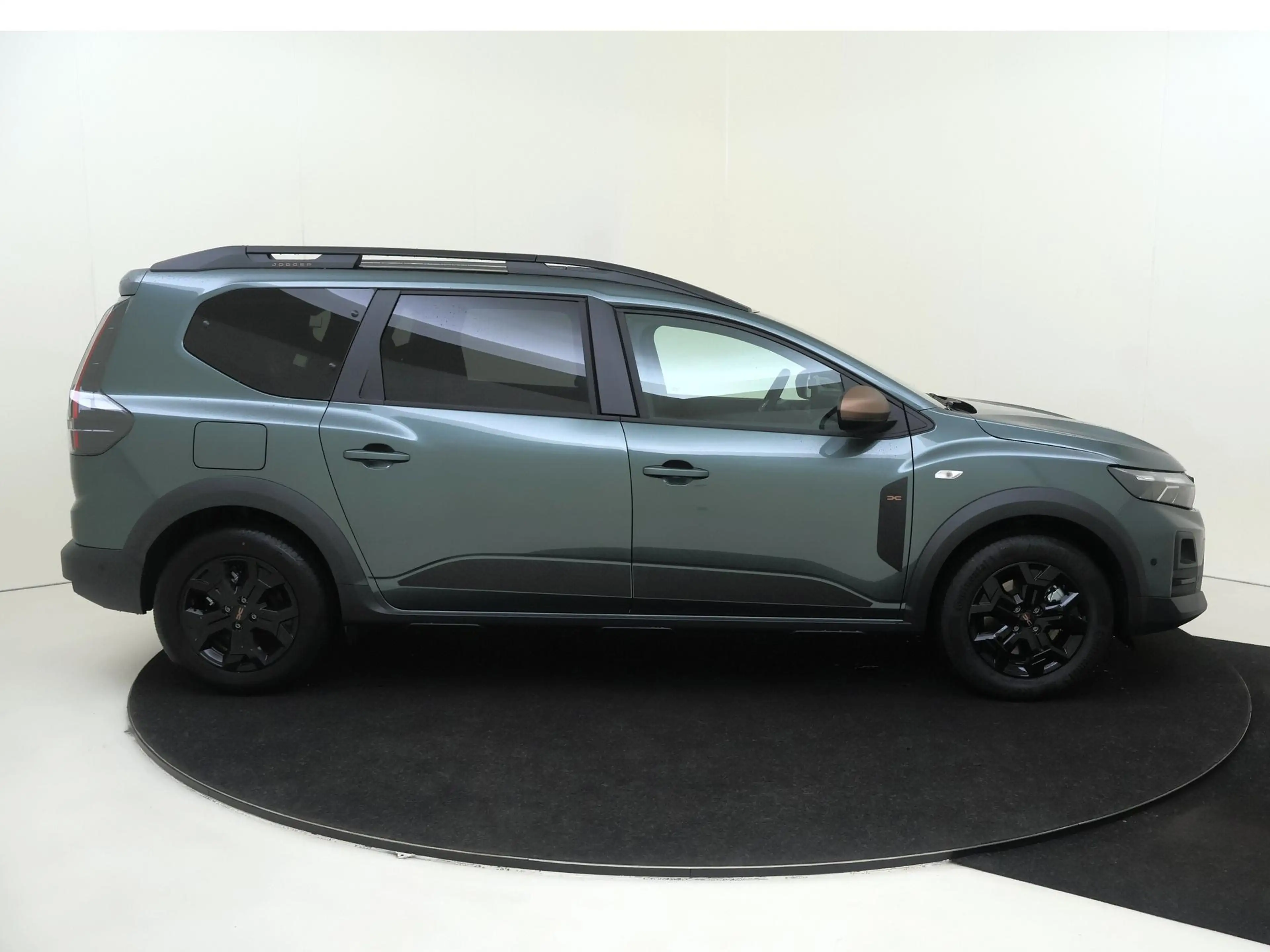 Dacia Jogger 1.8 hybrid 155 Limited Edition 7persoons | Navigat — photo 9