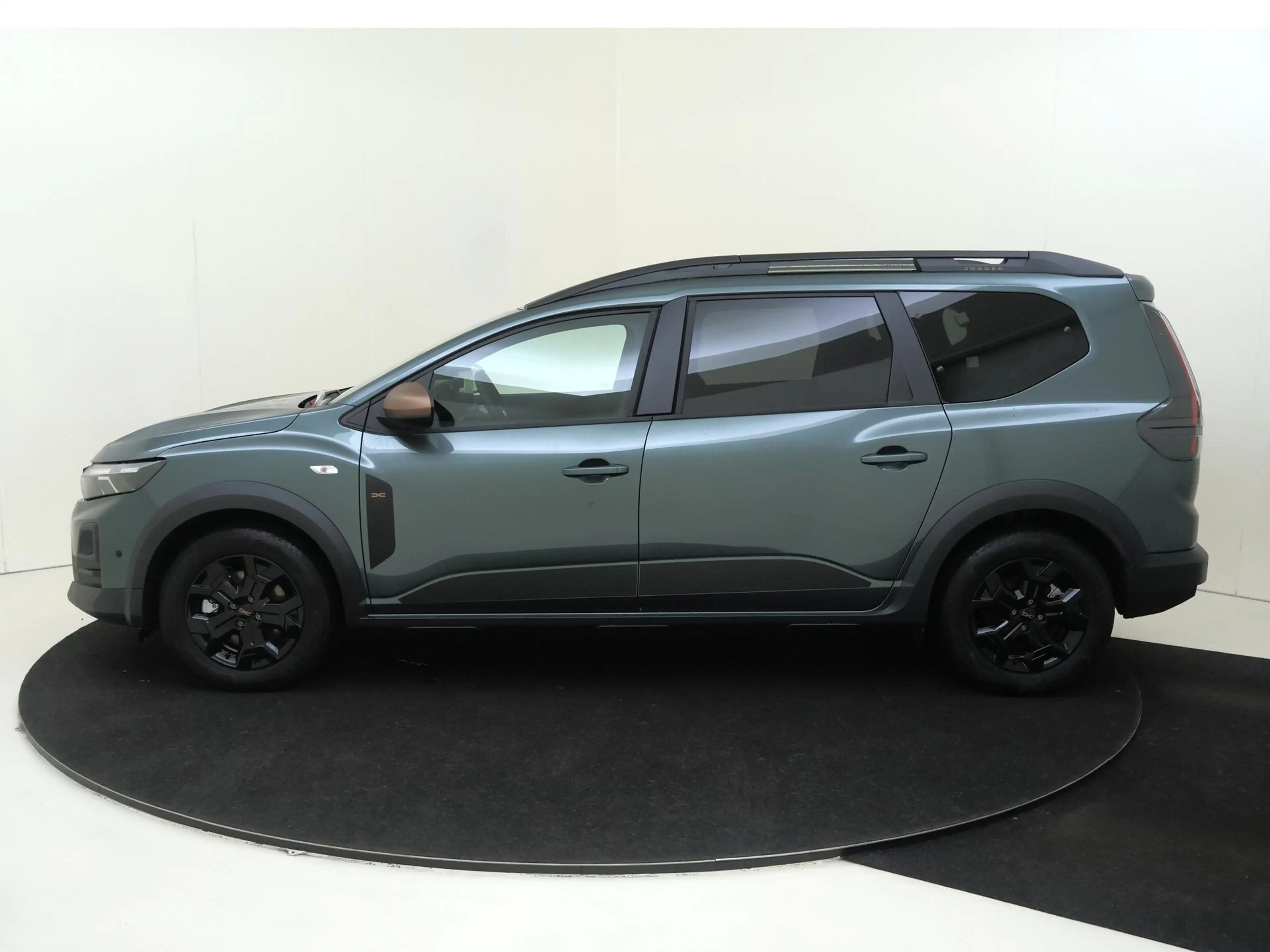 Dacia Jogger 1.8 hybrid 155 Limited Edition 7persoons | Navigat — photo 8