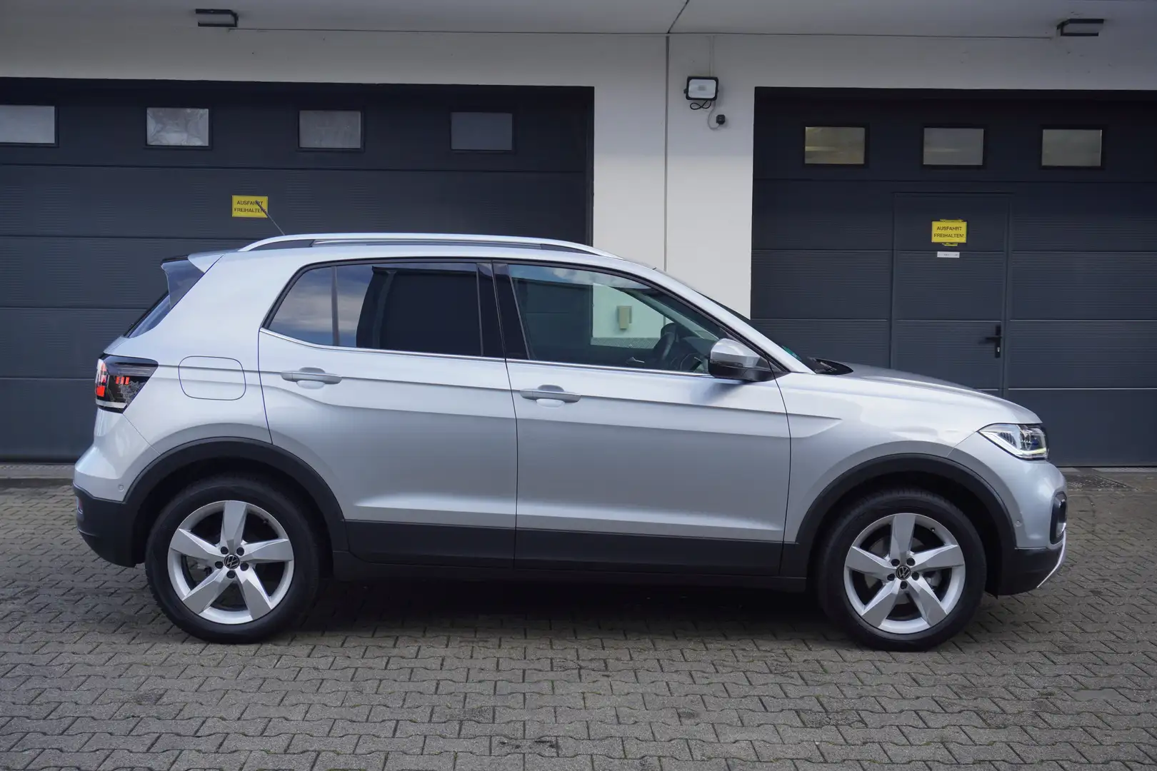 Volkswagen T-Cross 1.5TSI Style DSG KAMERA+XENON+LED+PDC+NAVI+ALU Gris - 2