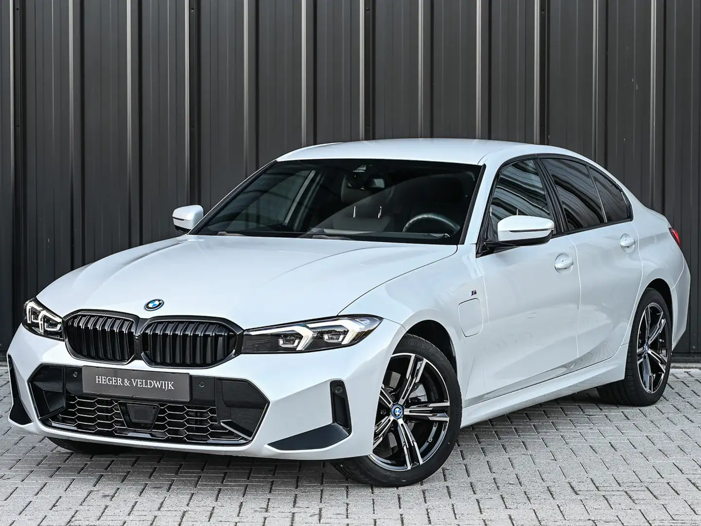 BMW 330 3-serie 330e | M-SPORT | SPORT SEATS | AMBIANCE IN Wit - 2