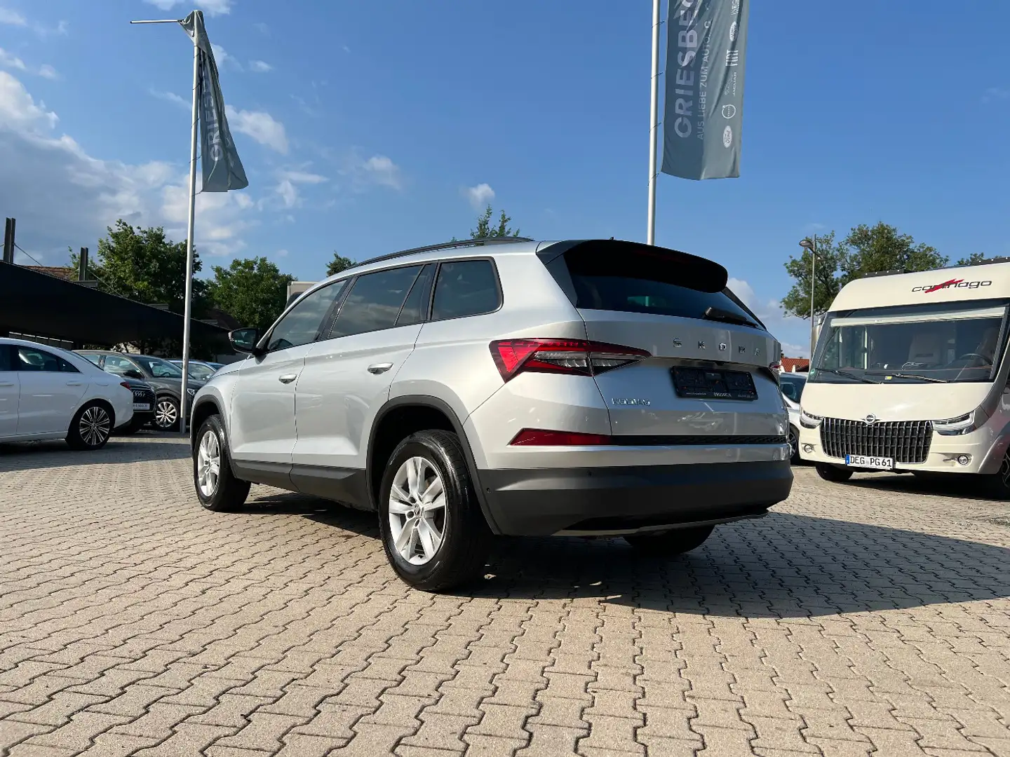 Skoda Kodiaq 2.0 TDI Ambition *LED Navi Pano AHK ACC* Silber - 2