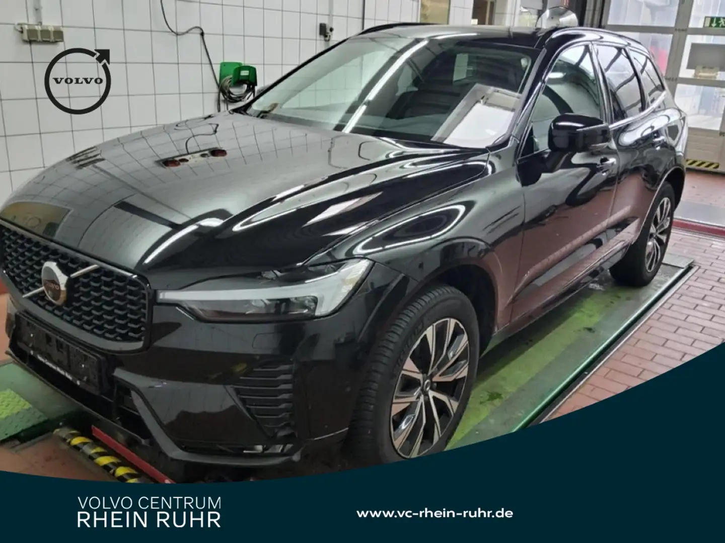 Volvo XC60 B5 AWD PLUS DARK BP+HKSOUND+360°+PANO+LM19+ Schwarz - 1