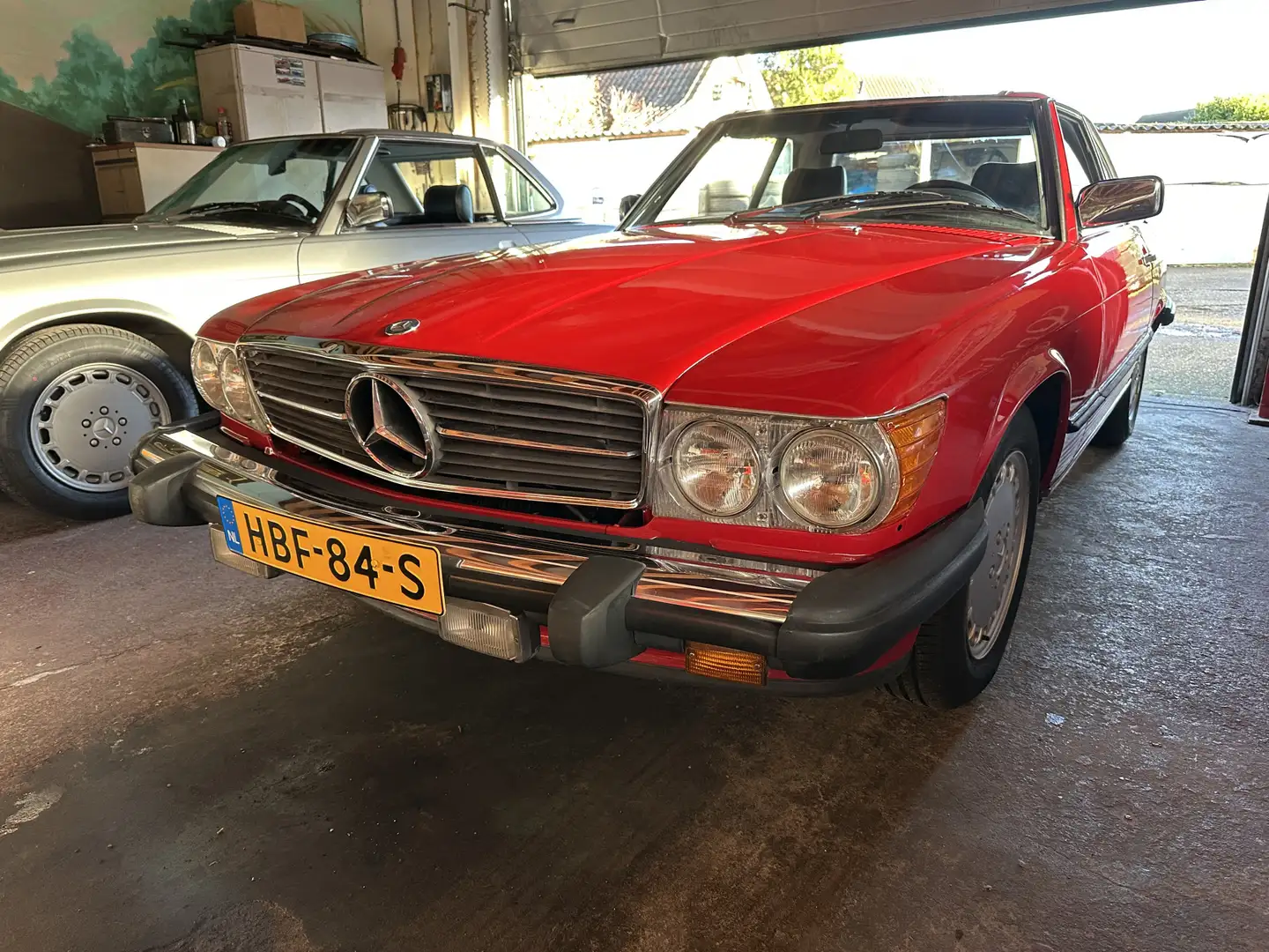 Mercedes-Benz SL 560 SL Rood - 1