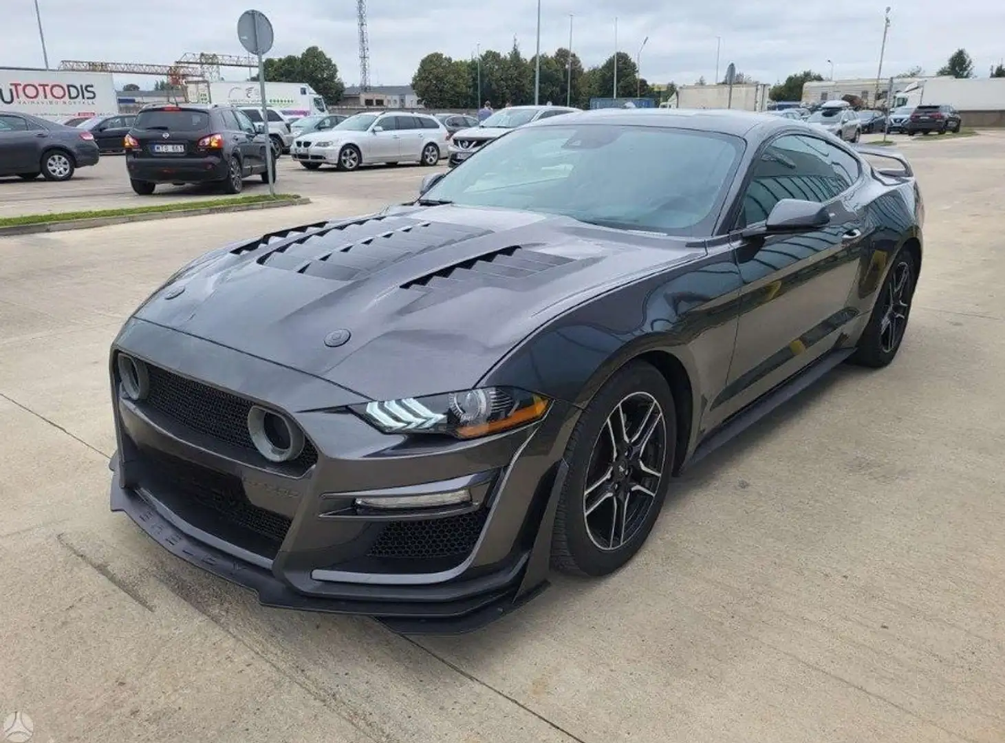 Ford Mustang Coupé Grijs - 1