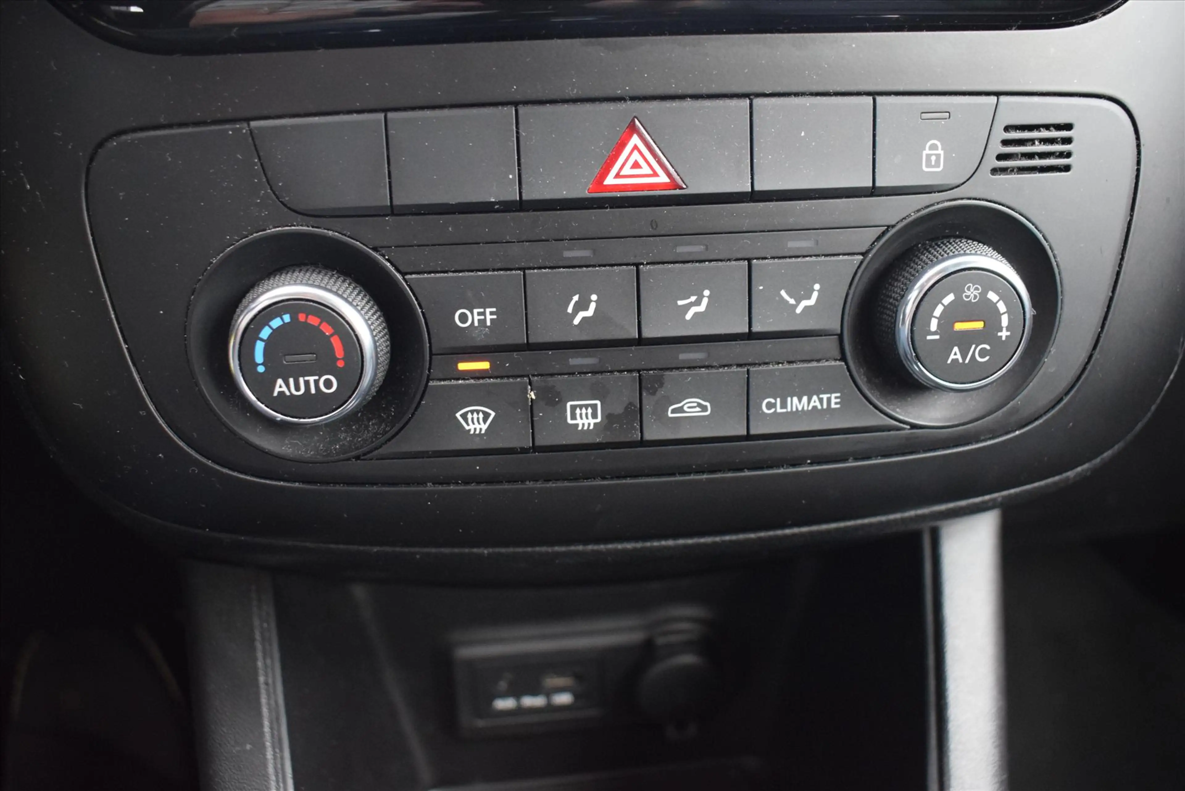 Kia Venga 1.4 CVVT 66KW/90PK 2015 First Edition — photo 14