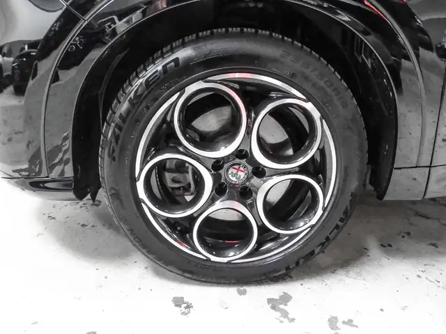 Alfa Romeo Tonale view 3