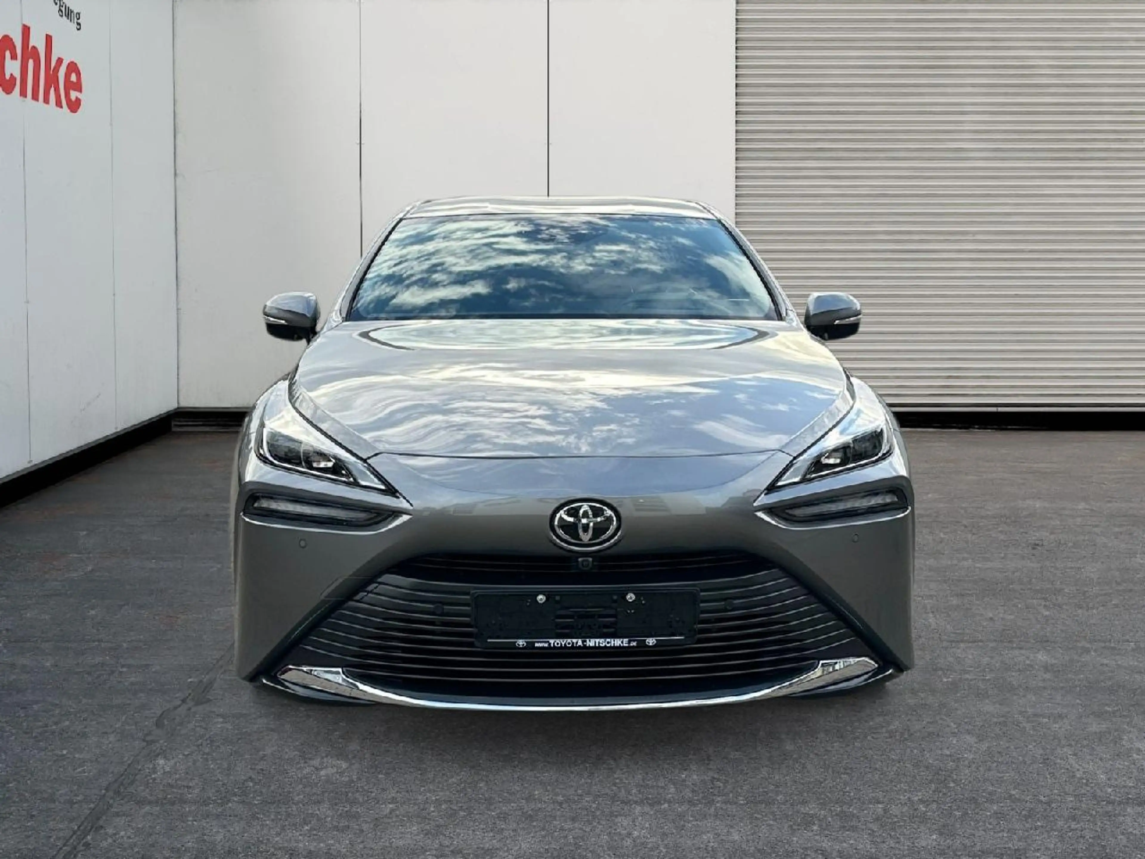 Toyota Mirai Luxury — photo 8