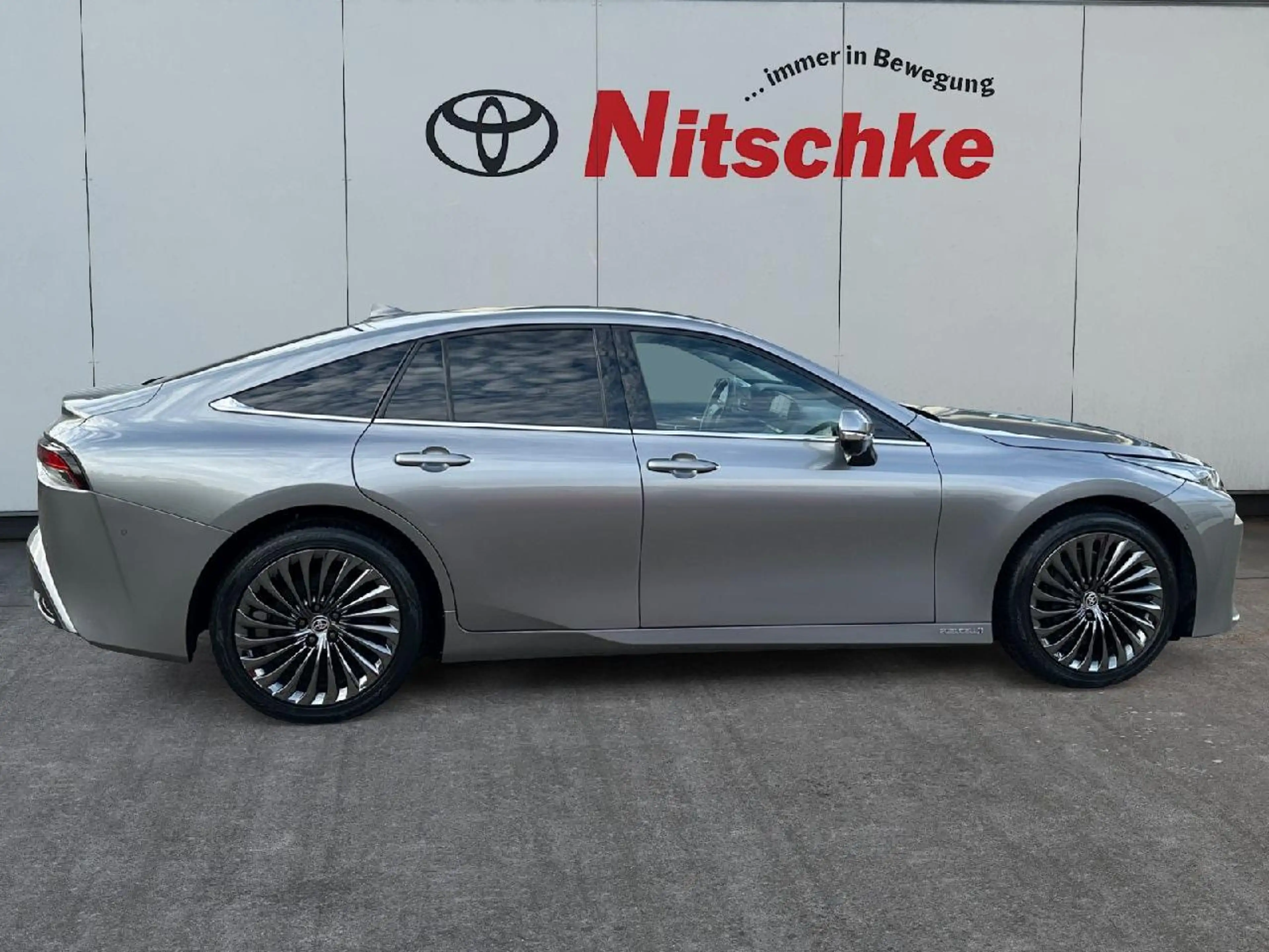 Toyota Mirai Luxury — photo 6