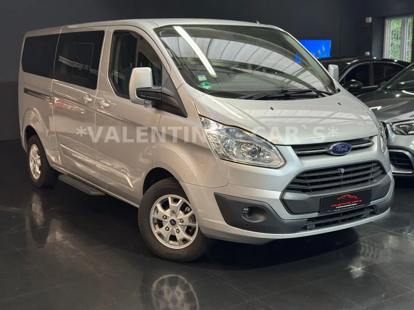 Ford Tourneo Custom Kombi 300 L2 Titanium/9Sitz/AC Plateado - 1