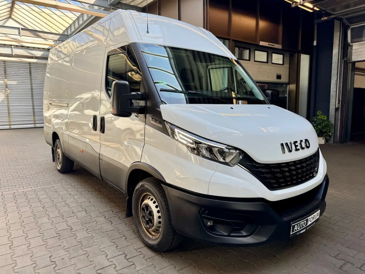 Iveco Daily 3.0 D 3520L L3H2 AUTOMATIK CAM 3,5tAHK LED Blanc - 2