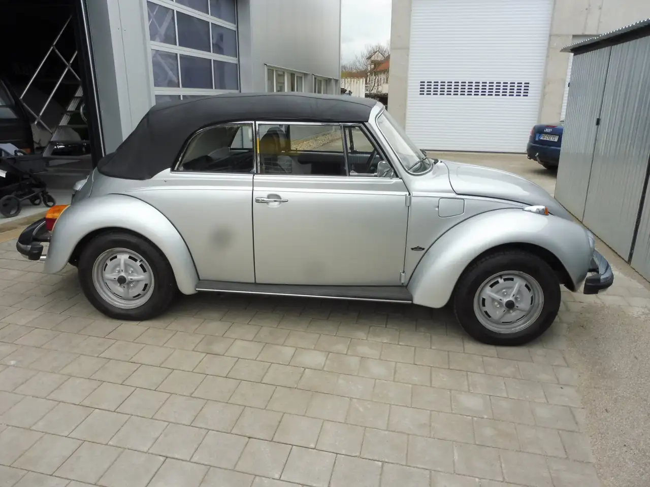 Volkswagen Käfer Cabrio 1303 orginal und rostfrei, 38.TKM, foto 2