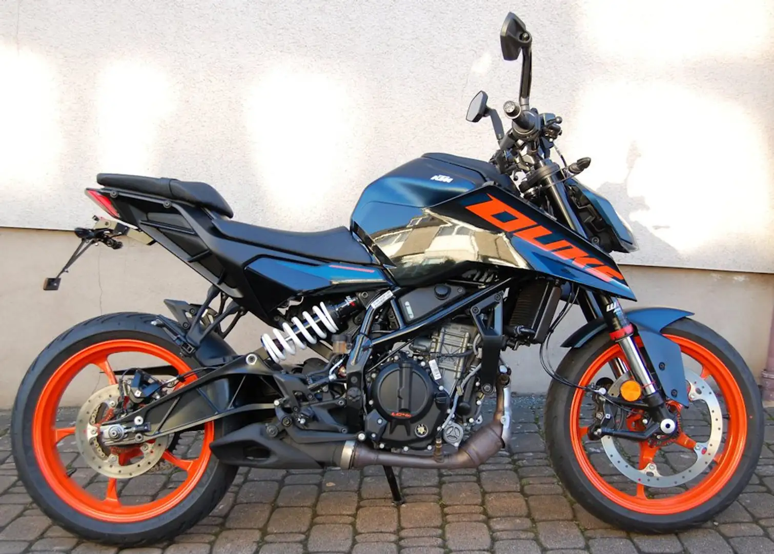KTM 125 Duke Nur 5.450 km | Kennzeichenträger, Kurz Blauw - 1