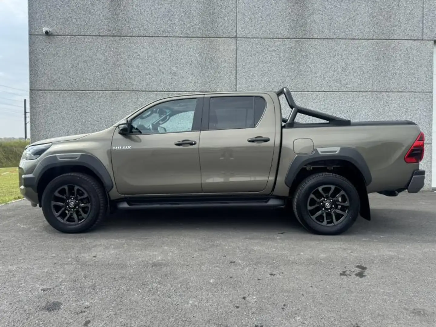 Toyota Hilux 2.8 204hp 6AT Invincible Bronce - 2