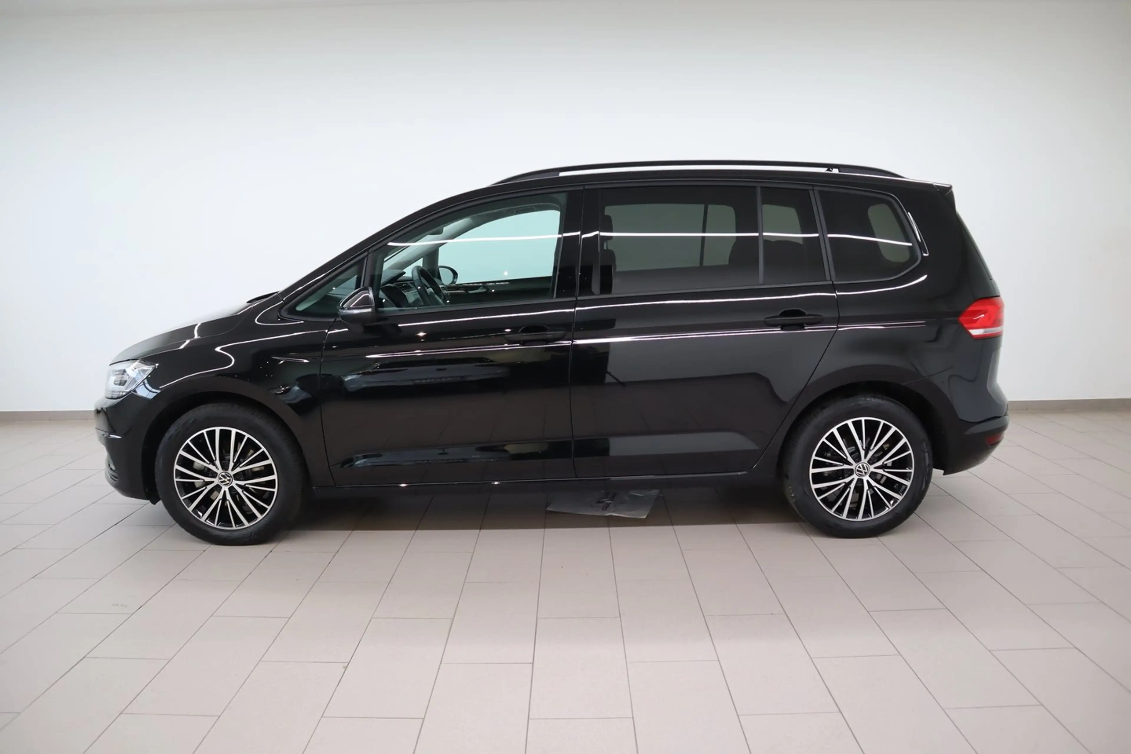 Volkswagen Touran Friends TSI DSG — photo 3