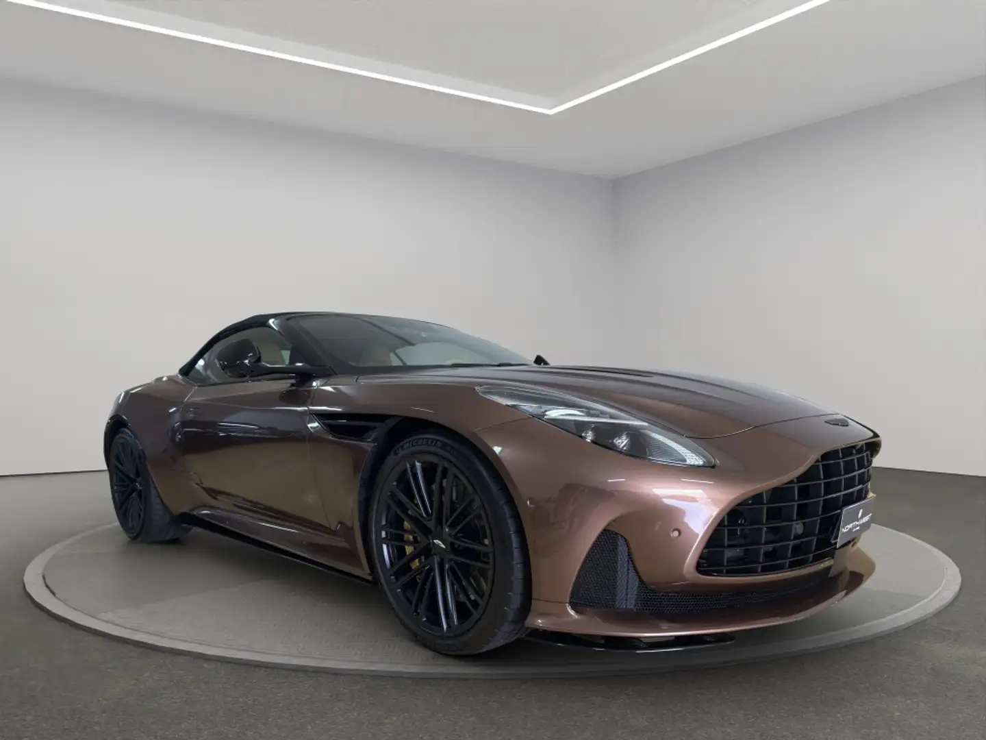 Aston Martin DB12 4.0 V8 Marrón - 1