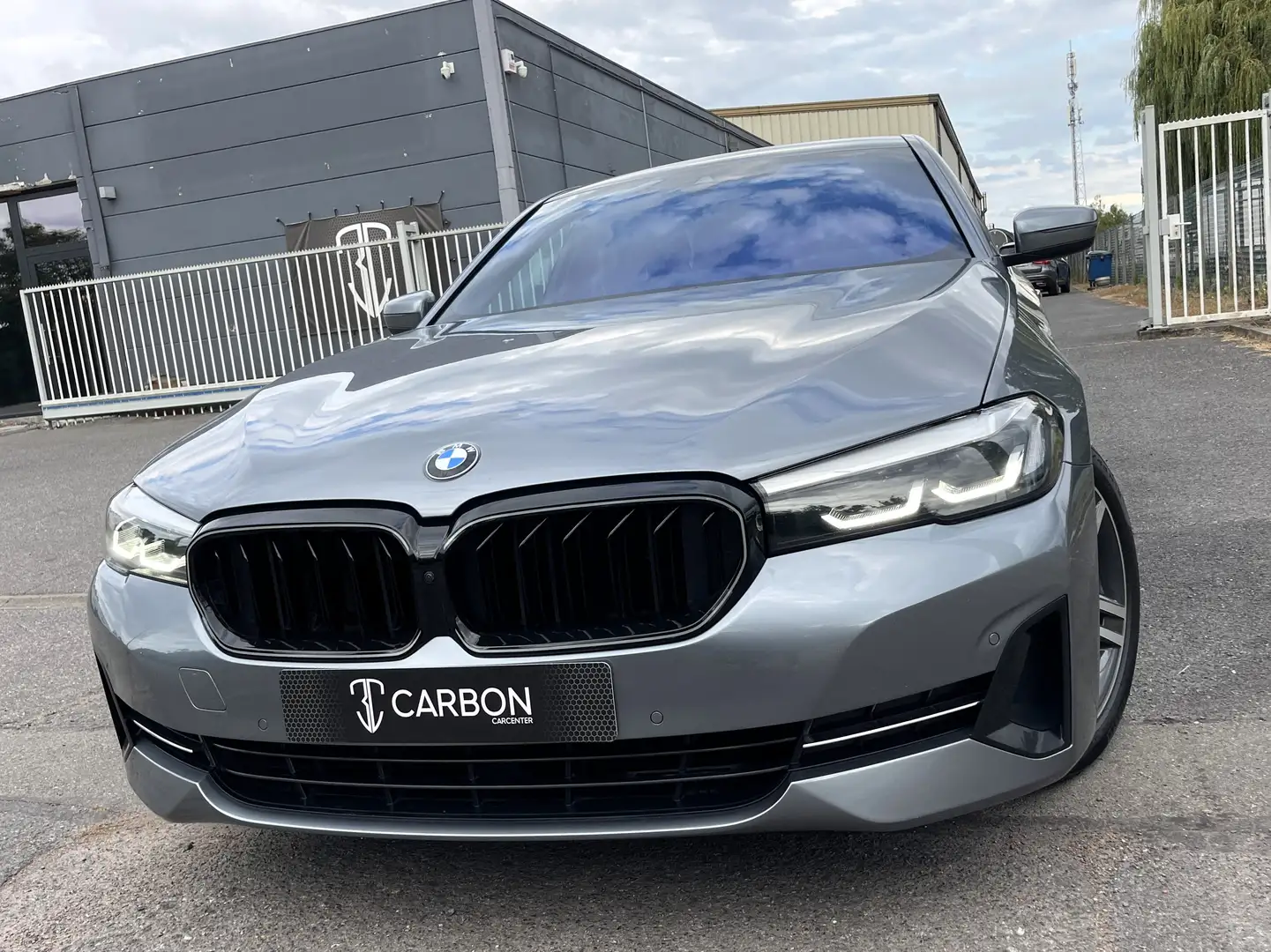 BMW 520 dA PackSPORT M int./CUIR/NAVI PRO/CAM360/HEADUP Grijs - 1