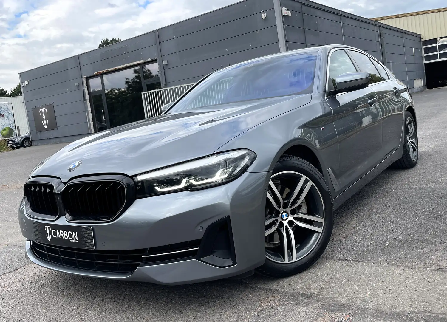 BMW 520 dA PackSPORT M int./CUIR/NAVI PRO/CAM360/HEADUP Grijs - 2