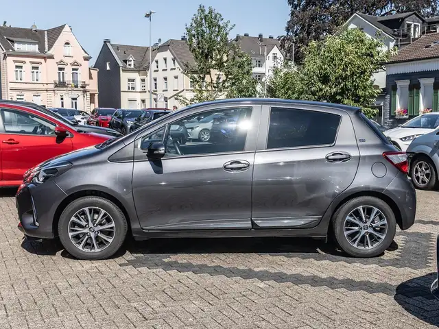 Toyota Yaris view 4