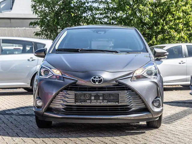 Toyota Yaris view 3