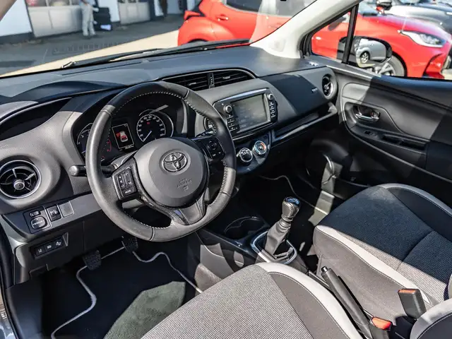 Toyota Yaris view 13