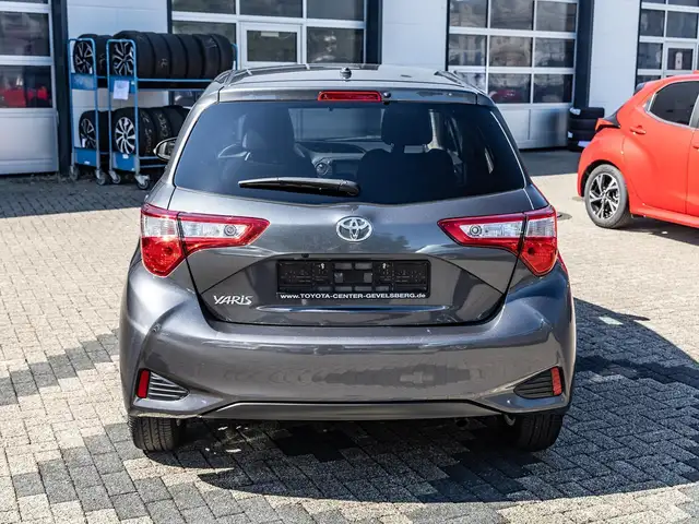 Toyota Yaris view 5