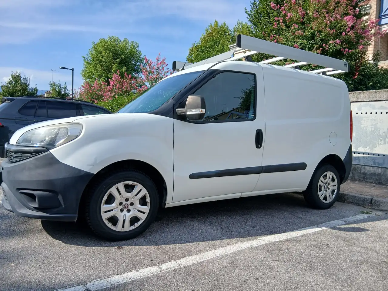 Fiat Doblo 1.3 mjt 16v Active — photo 1 of 15