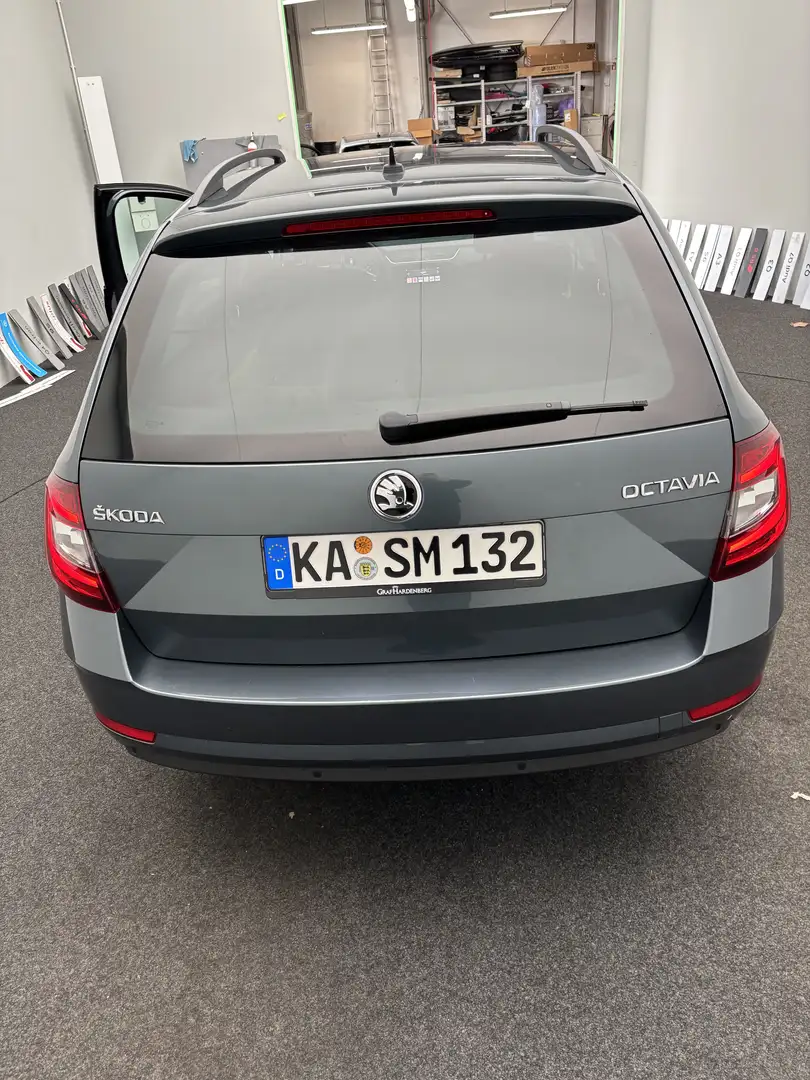 Skoda Octavia Combi 2.0 TDI DSG Ambition - 2