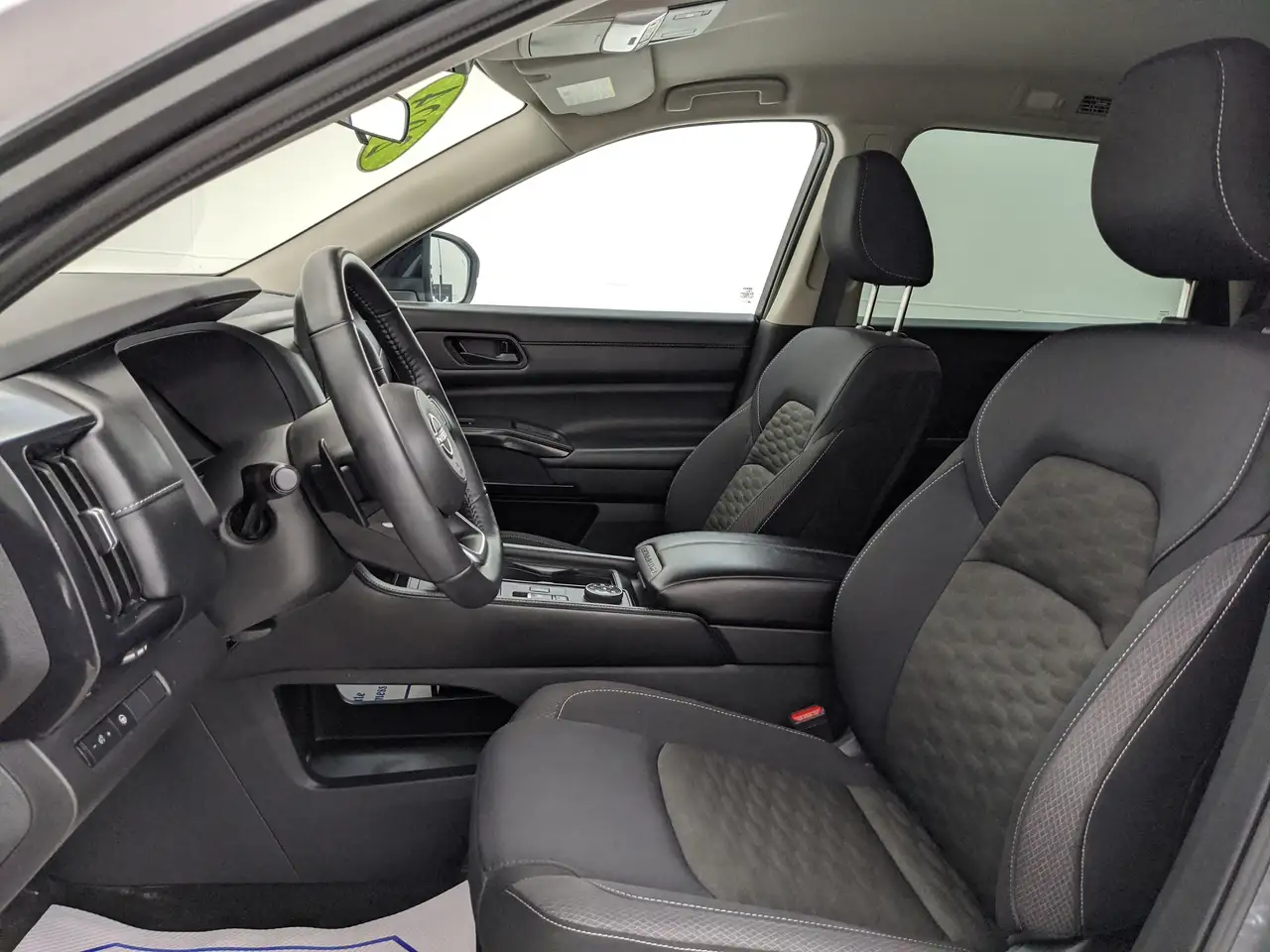 Nissan Pathfinder снимка Nissan Pathfinder