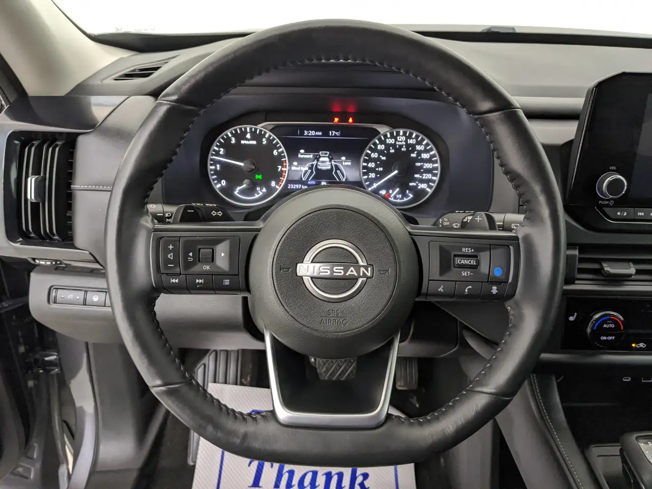 Nissan Pathfinder снимка Nissan Pathfinder