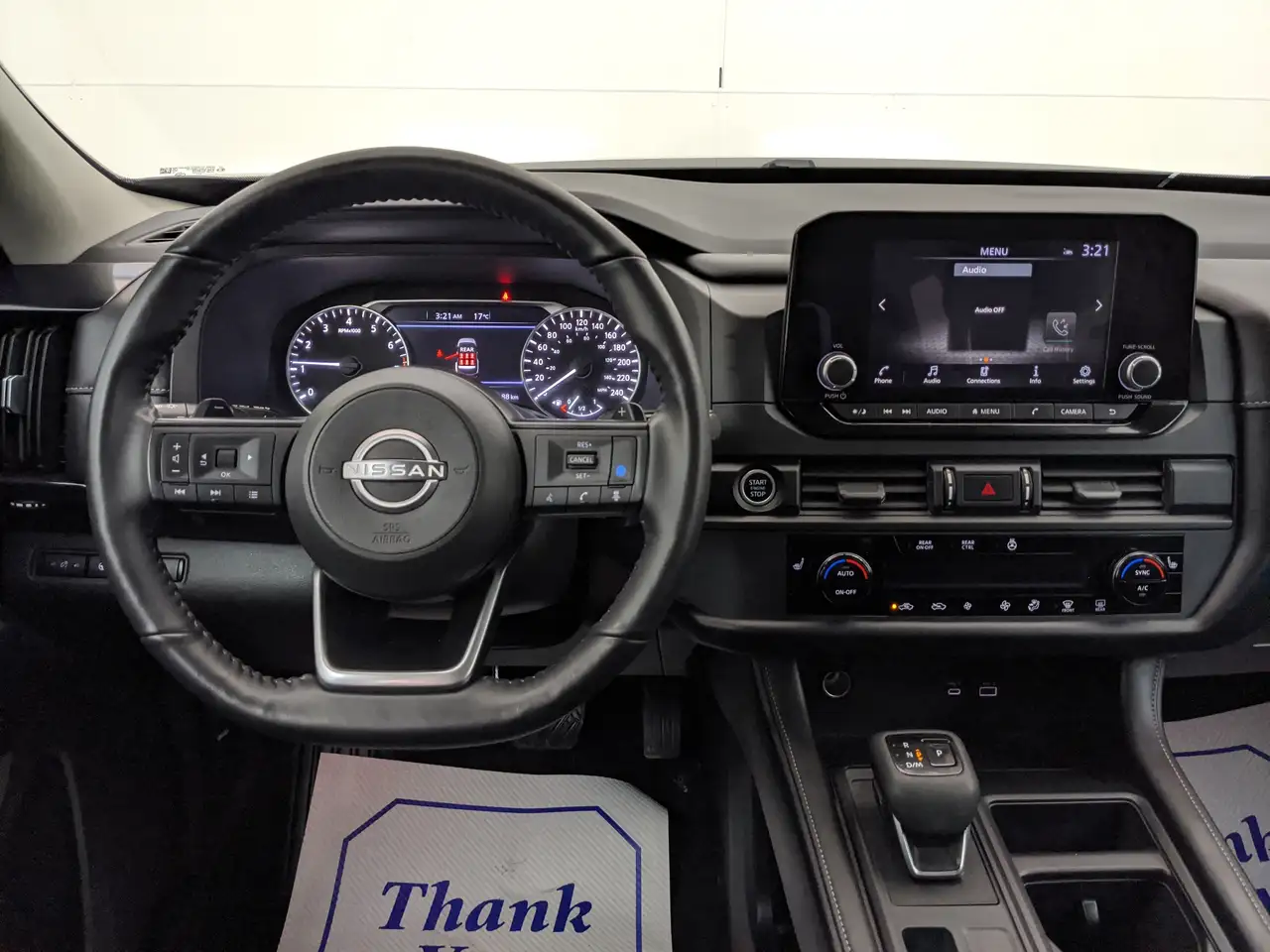 Nissan Pathfinder снимка Nissan Pathfinder