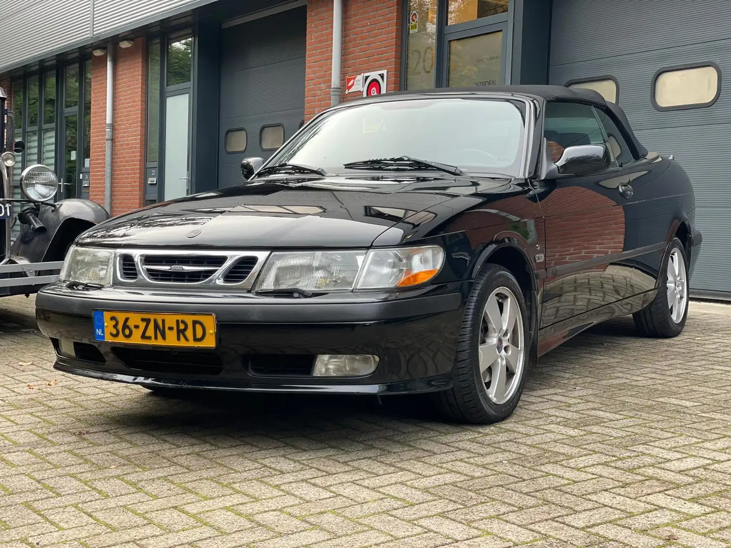 Saab 9-3 Cabrio 2.0 Turbo Aero/Automaat/Cabrio/Elek.pakket. Zwart - 2