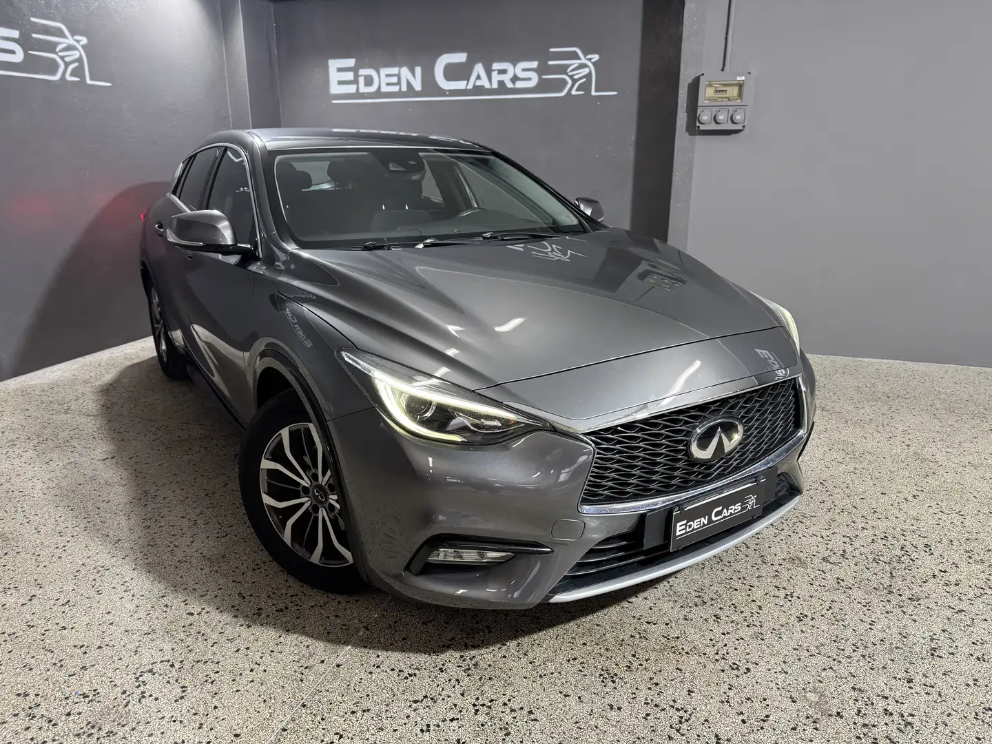 Infiniti Q30 1.5d Premium City Black 109cv dct - 2