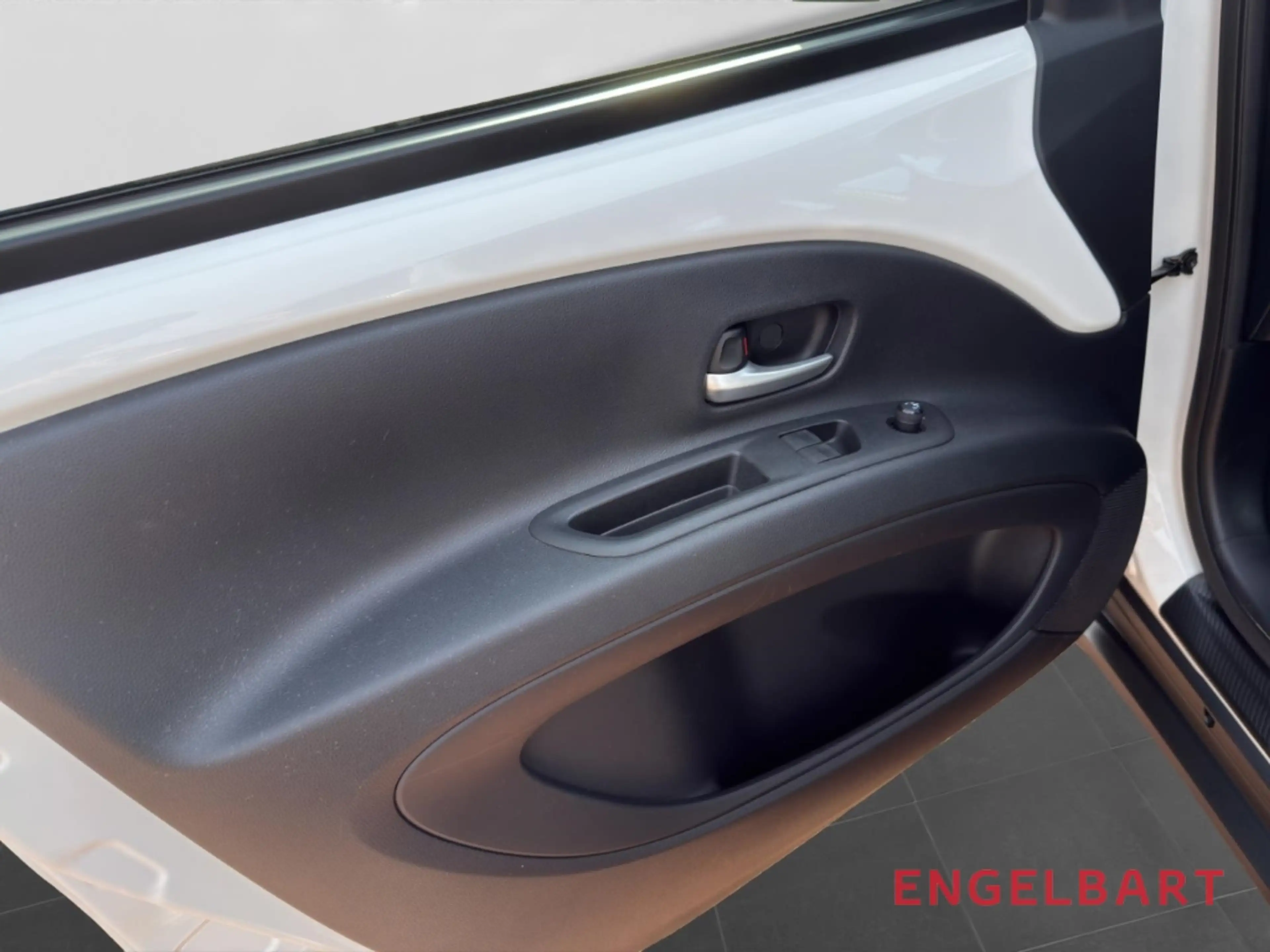 Toyota Aygo X Play Klima CarPlay DAB Spurhalteass. — photo 10