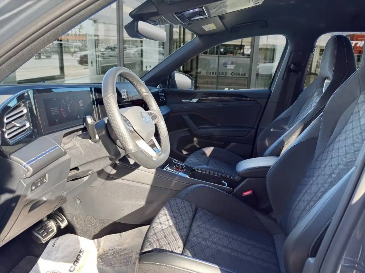 Volkswagen Tiguan 2.0 tdi R-Line 150cv dsg Con NAVIGATORE 14